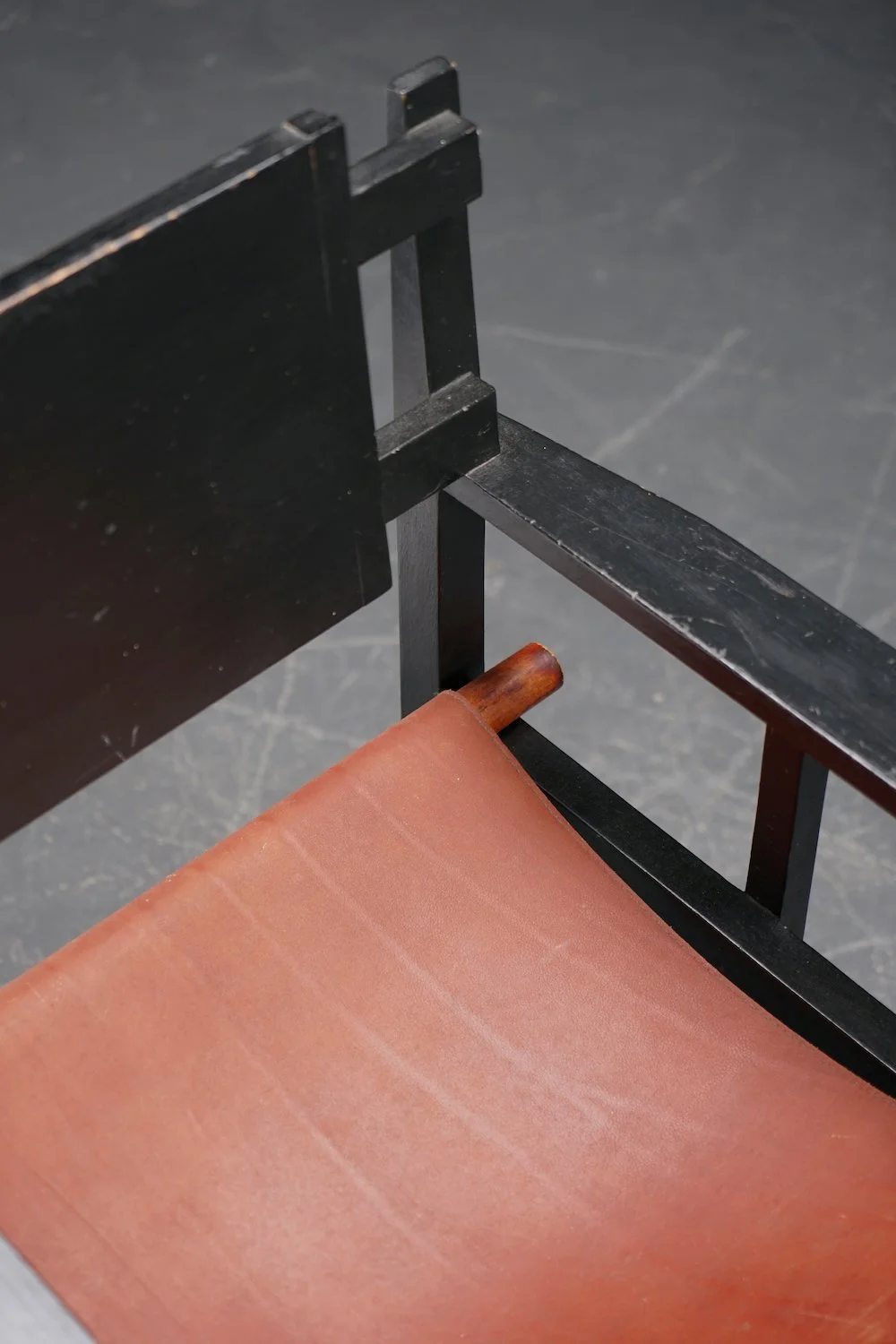 SE-1322023111946-1920s-Armchair-by-J.W.-Uiterwaal_08.JPG