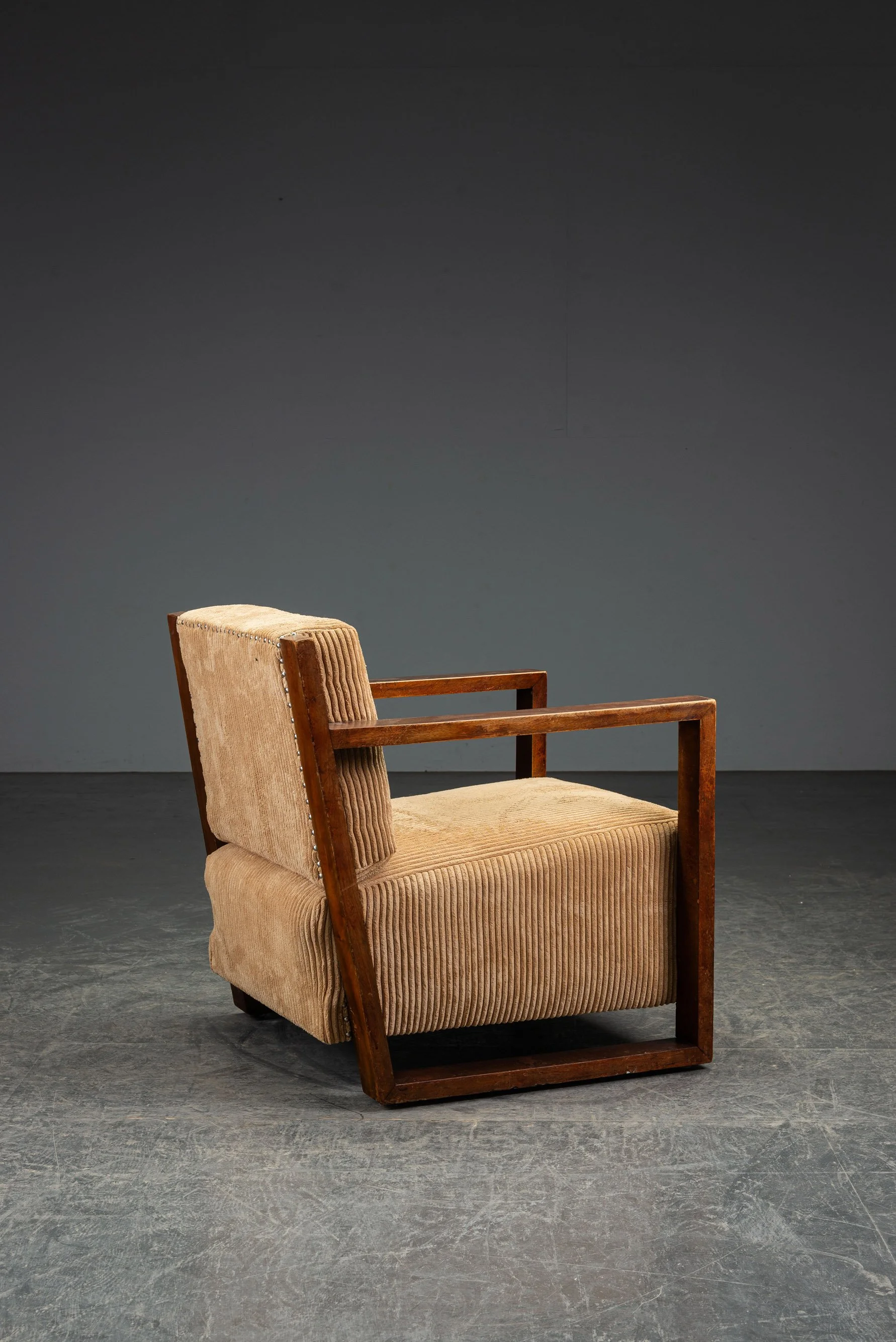SE-232026120720-1940s-Modernist-Armchair_09.jpg