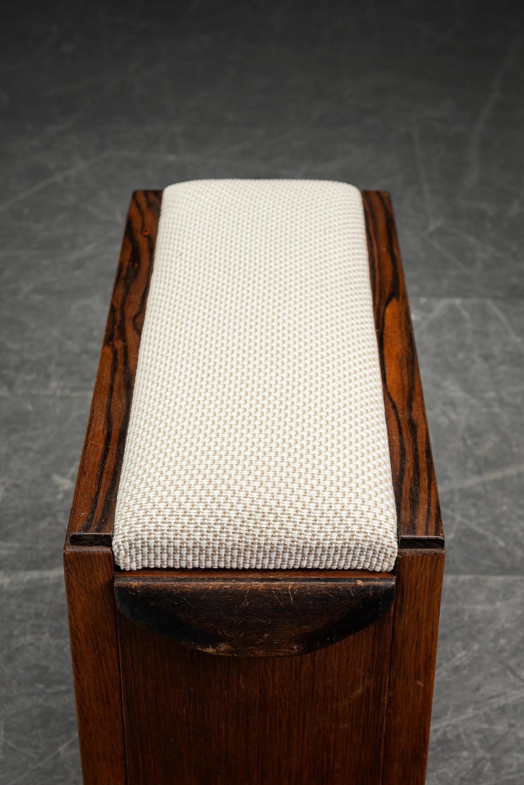 SE-2992026171356-1920s-Amsterdamse-School-Stool_05.jpg