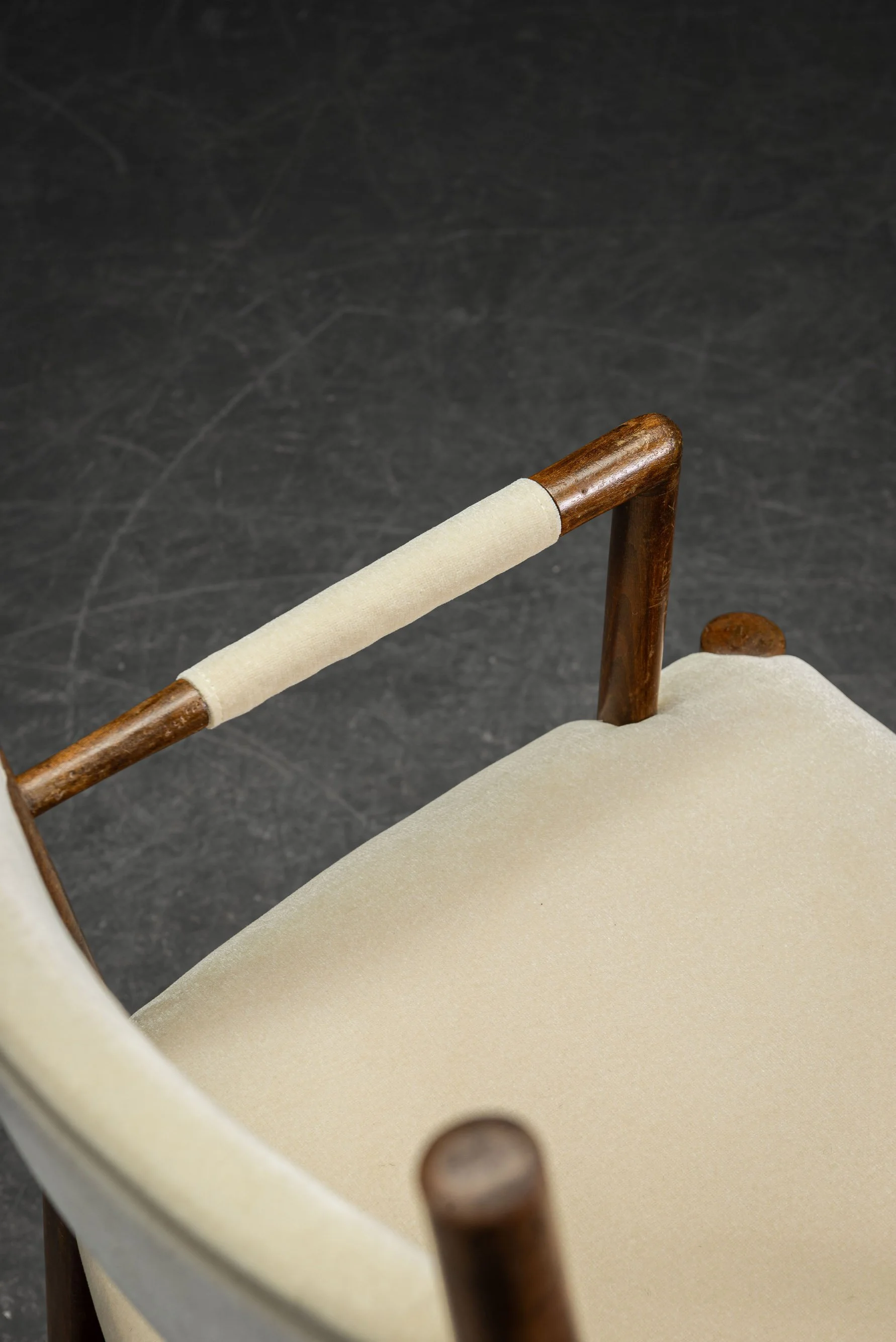 SE-3112025160713-1940s-Dining-Chair-Quartet_05.jpg