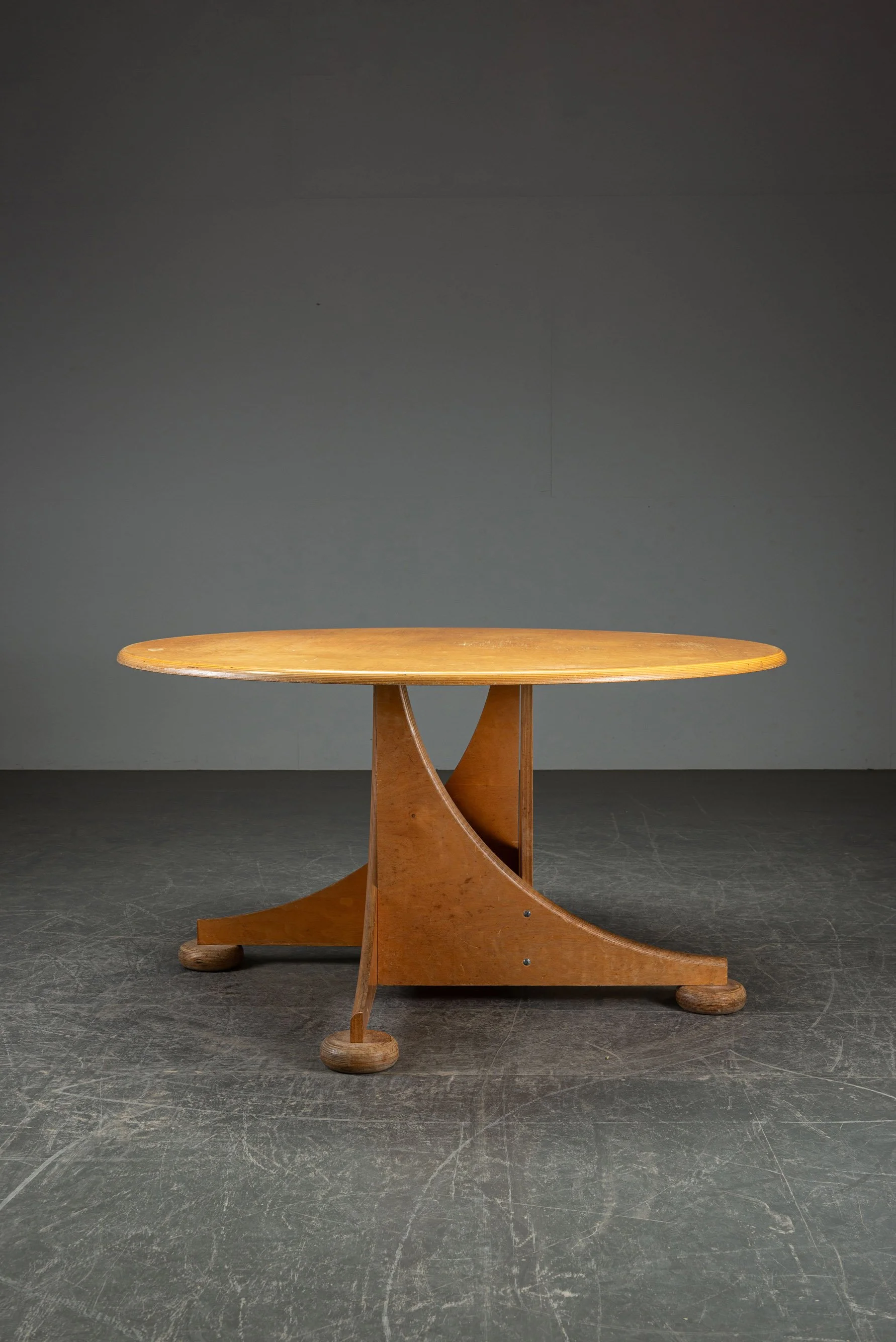 TA-2282024155601-Architectural-Dining-Table-by-Sjoerd-Soeters_05.jpg