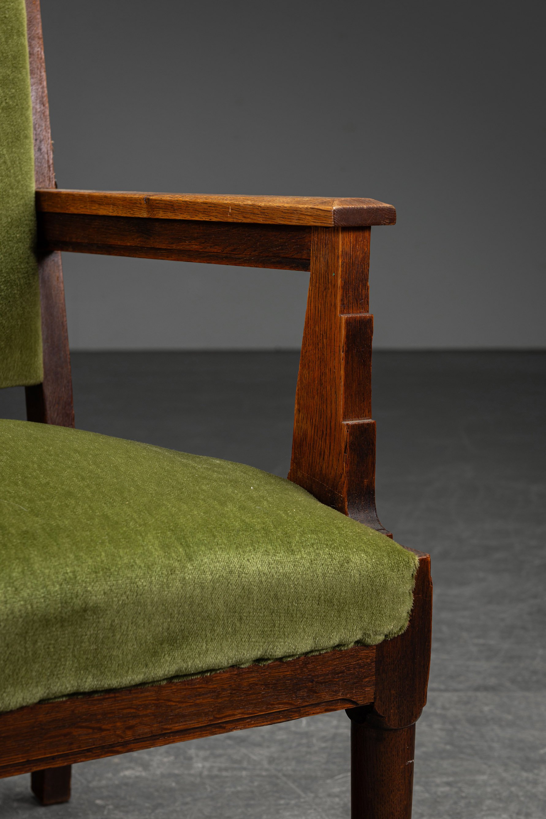 SE-6102026135021-1920s-Armchair-Set_05.jpg