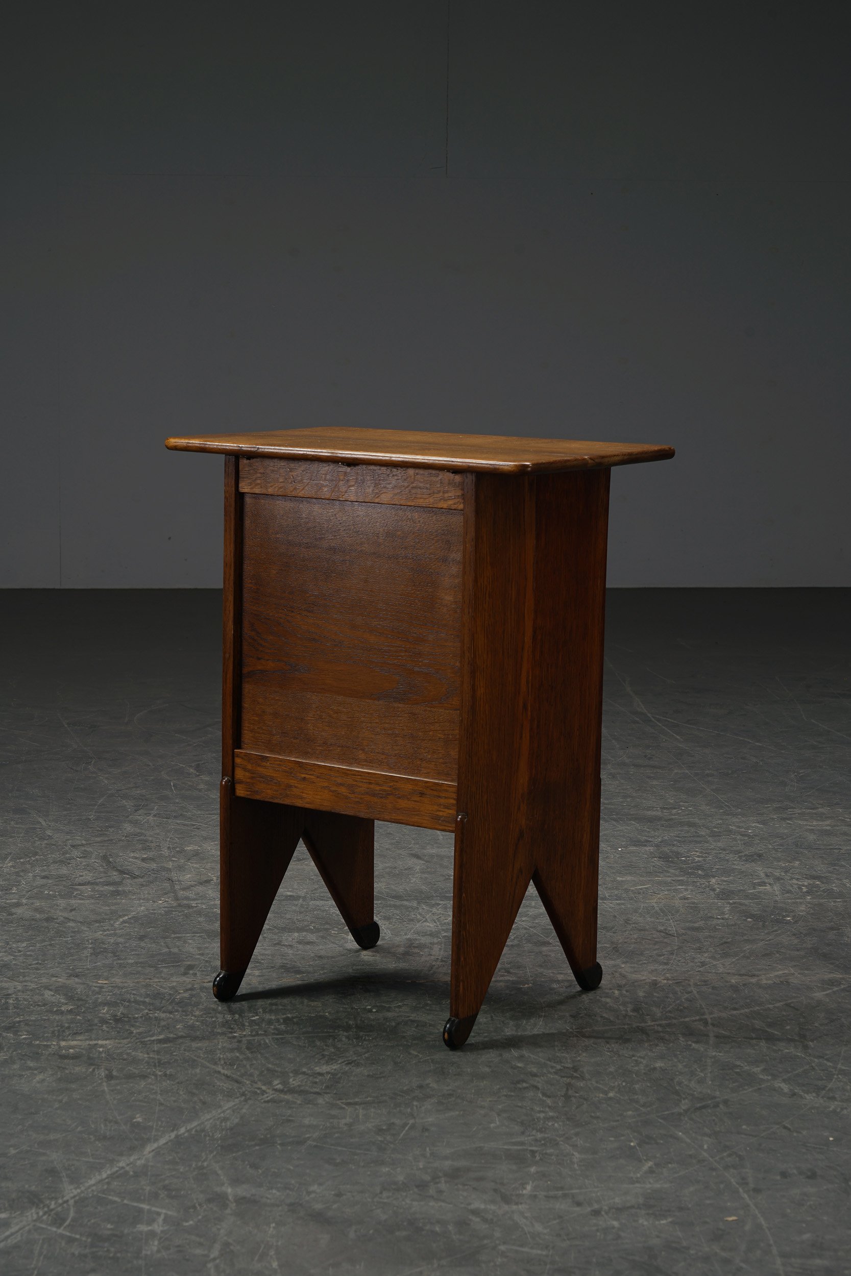 TA-1862025190425-Amsterdamse-School-Nightstands-by-Willem-Penaat_11.jpg