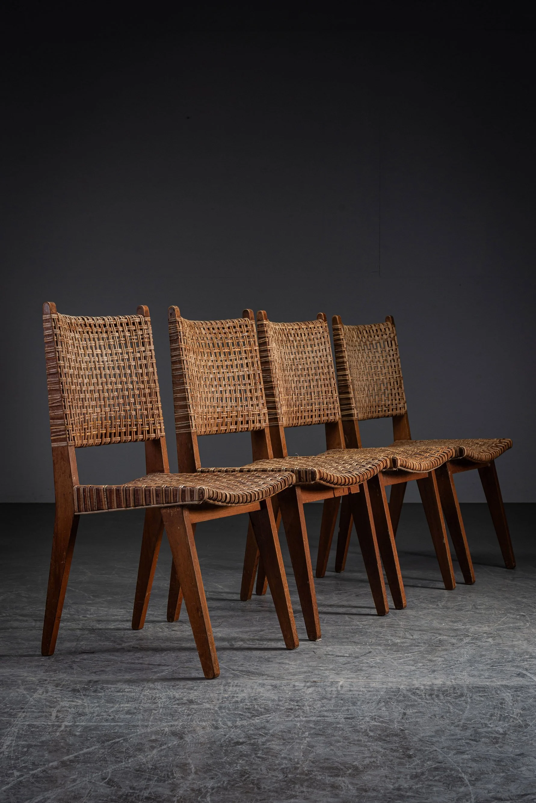 SE-2082025163236-Rohe-Modernist-Dining-Chair-Set_17.jpg
