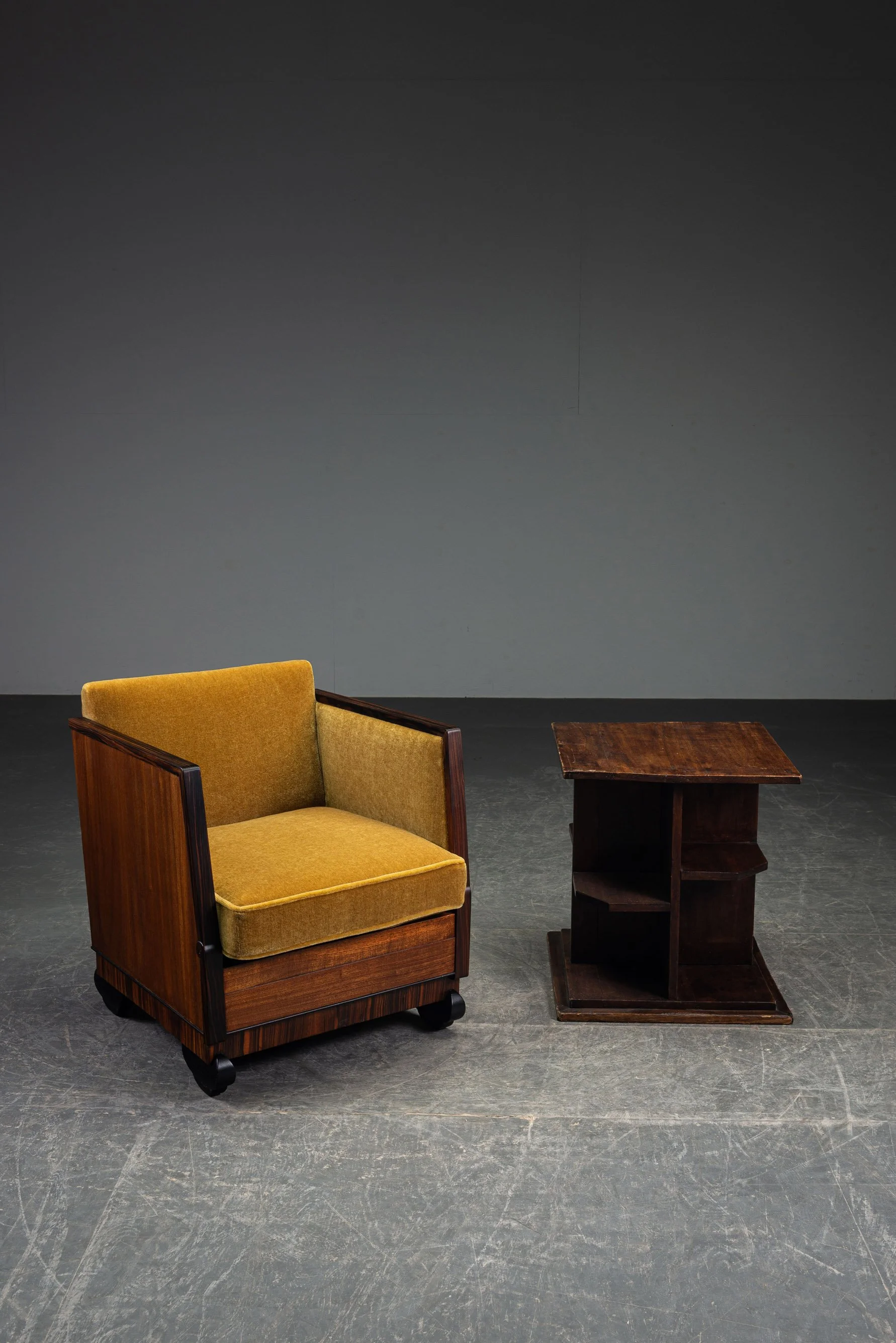 SE-852024131743+SE-1862024175941-1920s-Amsterdamse-School-Armchair-Set_14.jpg