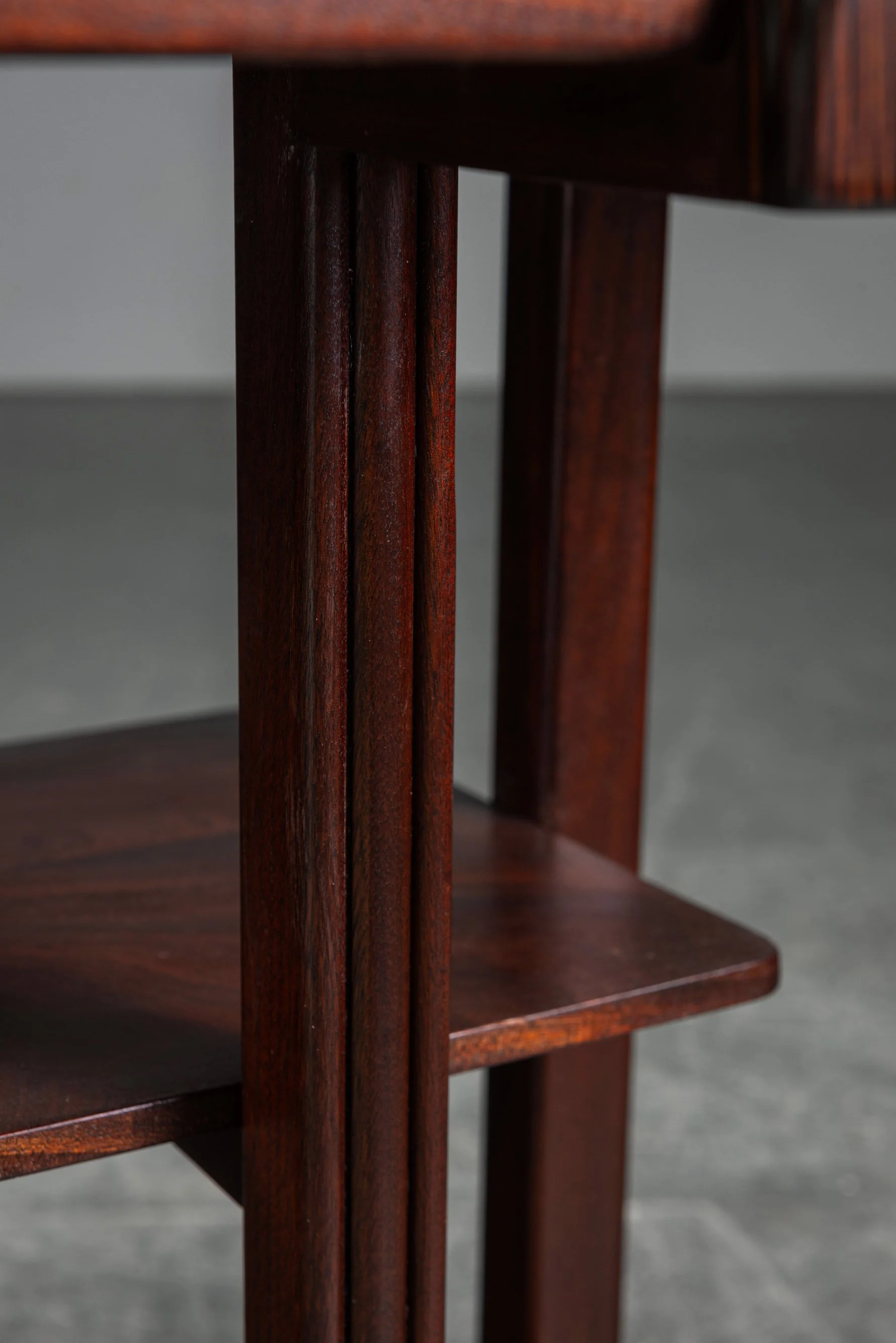 TA-3112025164959-1920s-Amsterdamse-School-Side-Table_11.jpg
