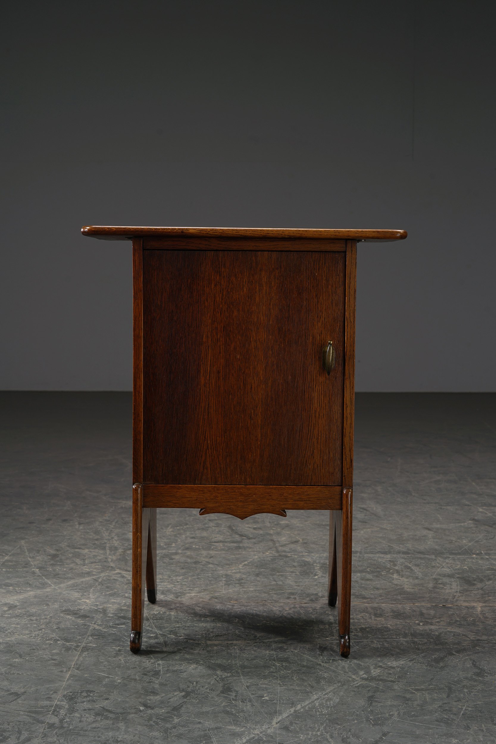 TA-1862025190425-Amsterdamse-School-Nightstands-by-Willem-Penaat_13.jpg