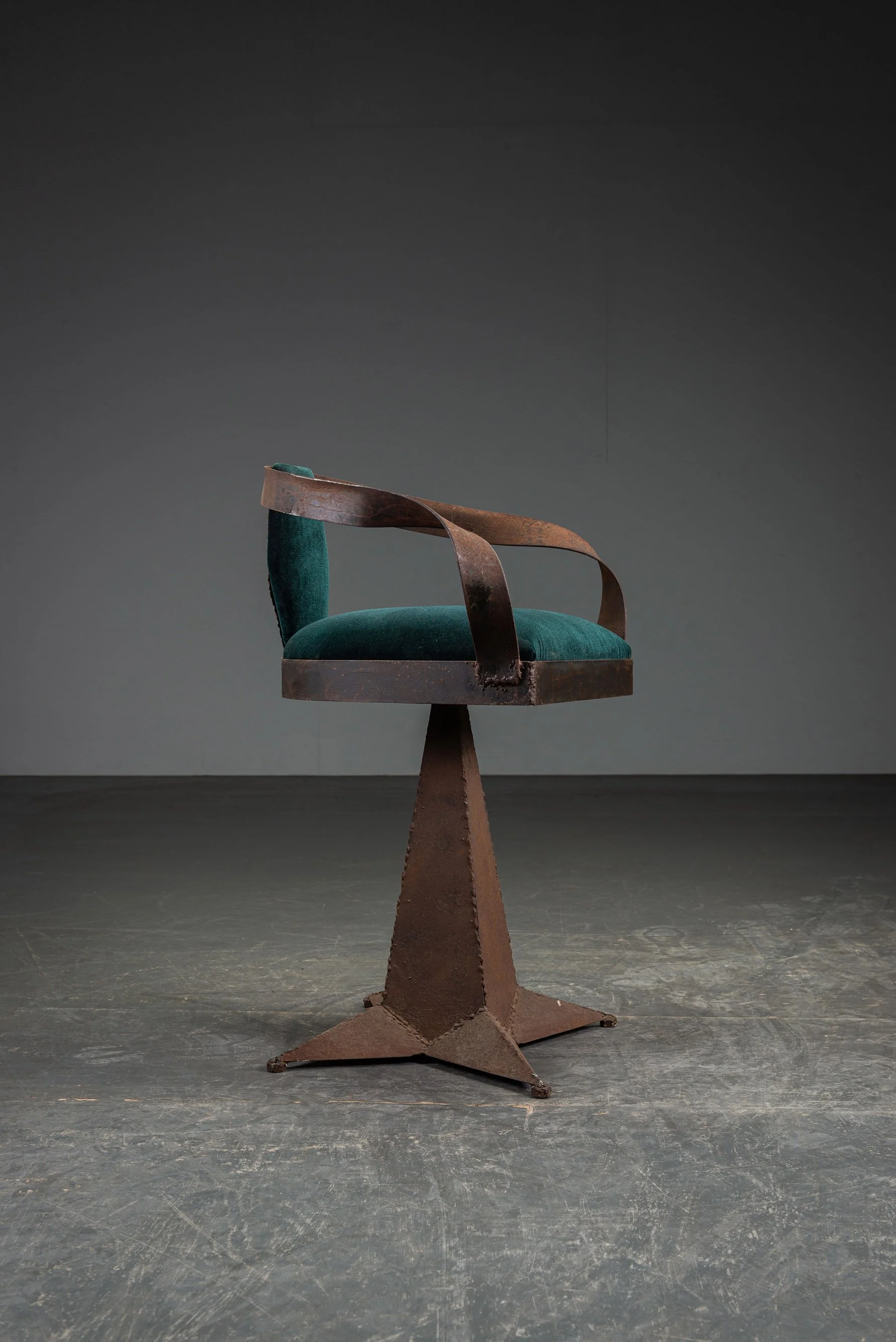 SE-432026195105-1980s-Sculptural-Accent-Chair_03.jpg