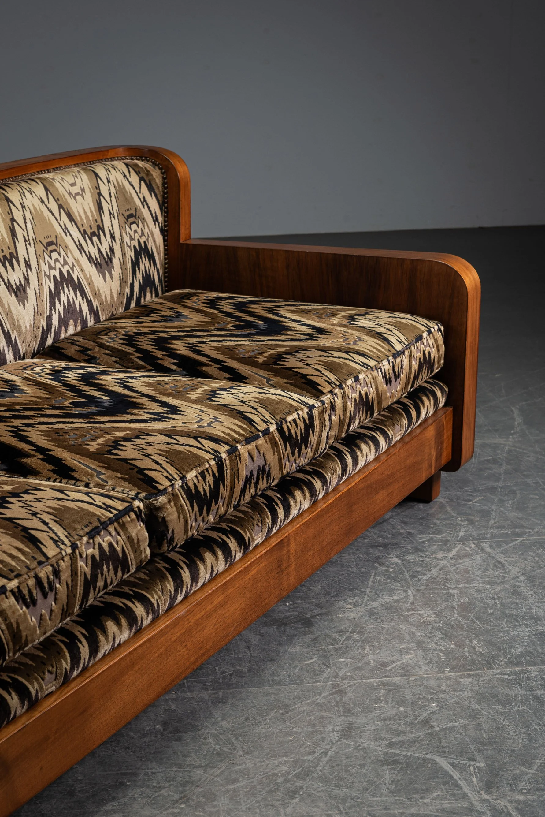 SE-1252025155534-Pander-Art-Deco-Sofa-by-Fer-Semey_06.jpg