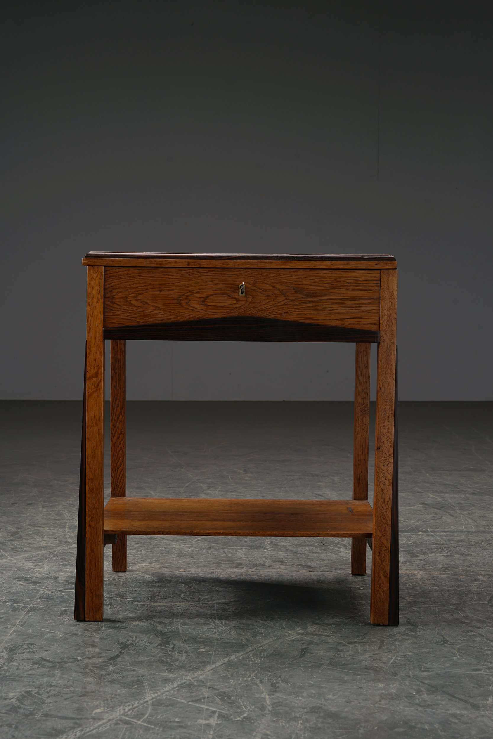TA-1862025193113-1930s-Amsterdamse-School-Side-Table_04.jpg