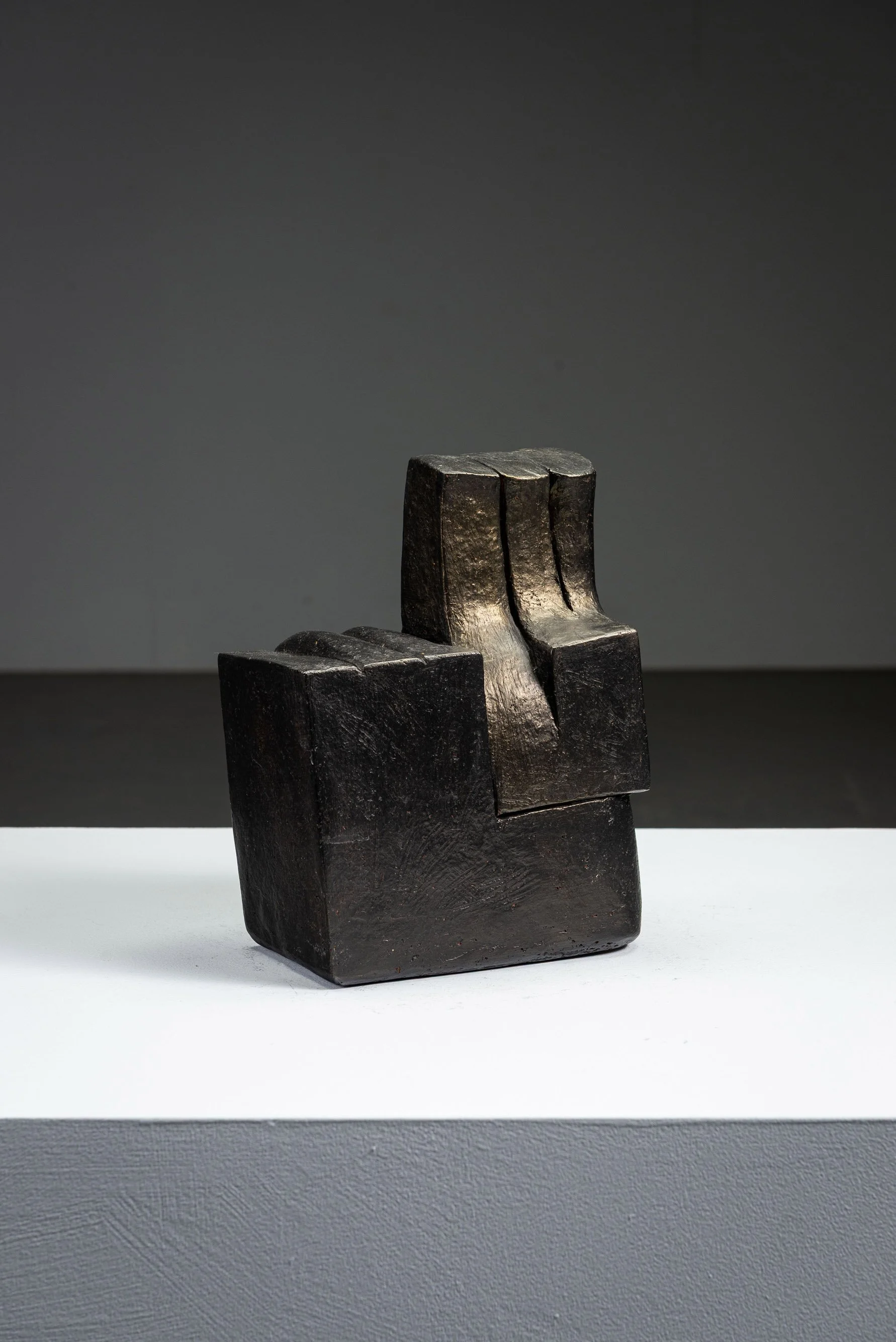 AR-27102025190009-Abstract-Sculpture-by-Cor-Dam-#38_01.jpg