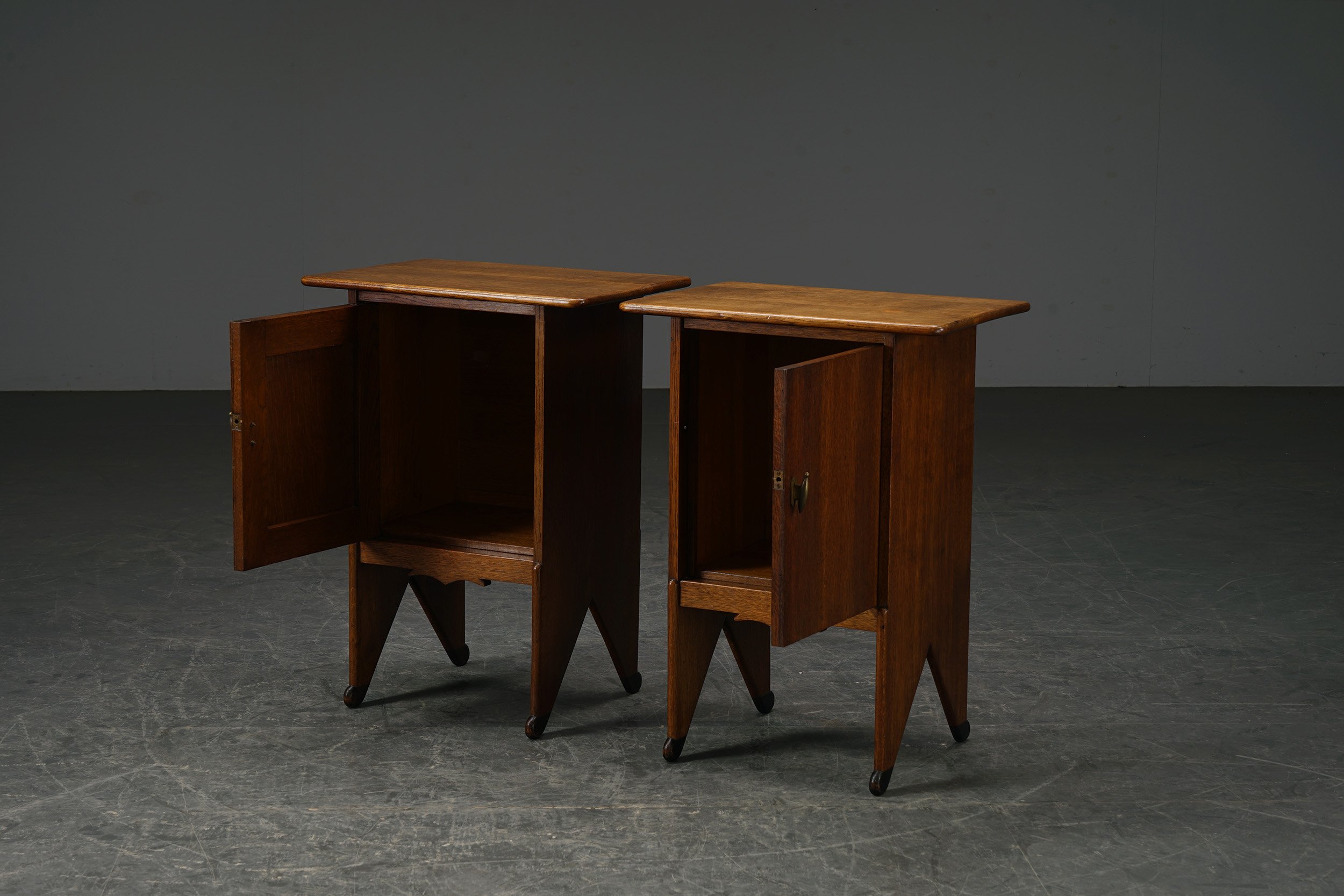 TA-1862025190425-Amsterdamse-School-Nightstands-by-Willem-Penaat_20.jpg