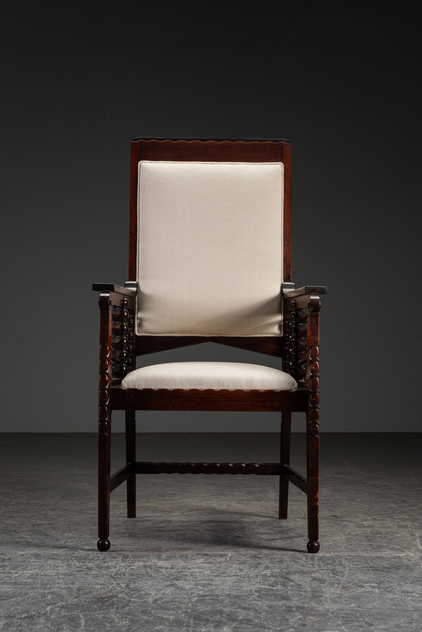 SE-3112025192944-1920s-Amsterdamse-School-Desk-Chair_05.jpg