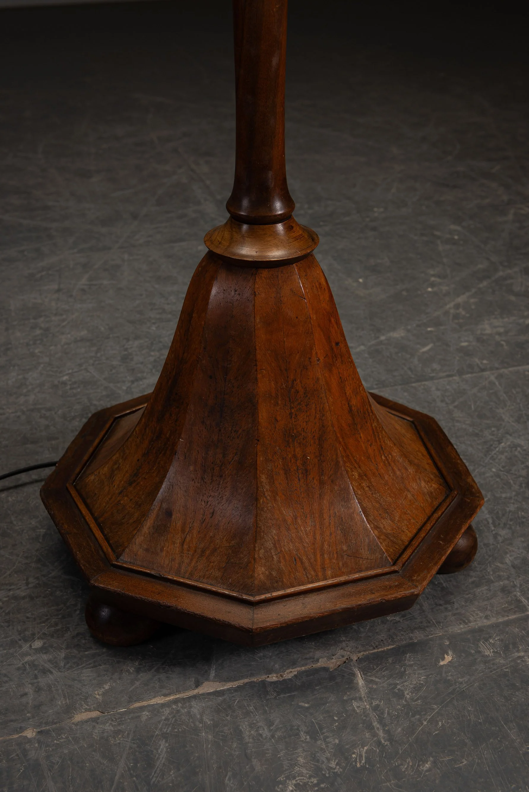 WEB RES LI-27102025173407- 1940s Decorative Standing Lamp_03.jpg