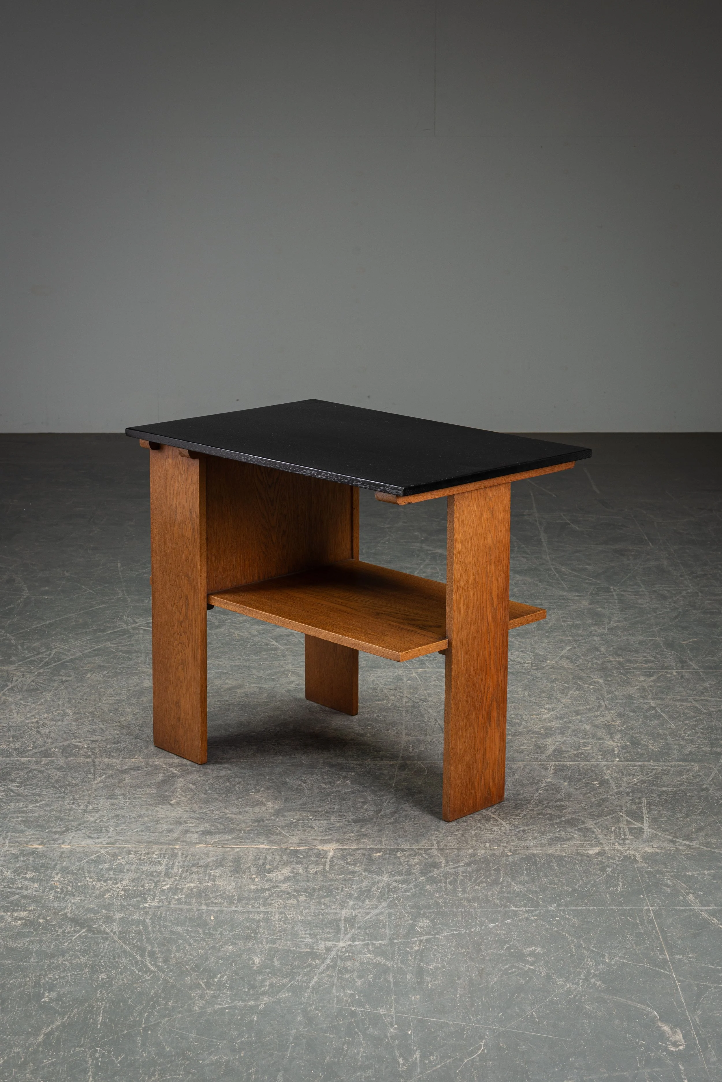 TA-2012026215905-Haagse-School-Side-Table-by-Cor-Alons_12.jpg