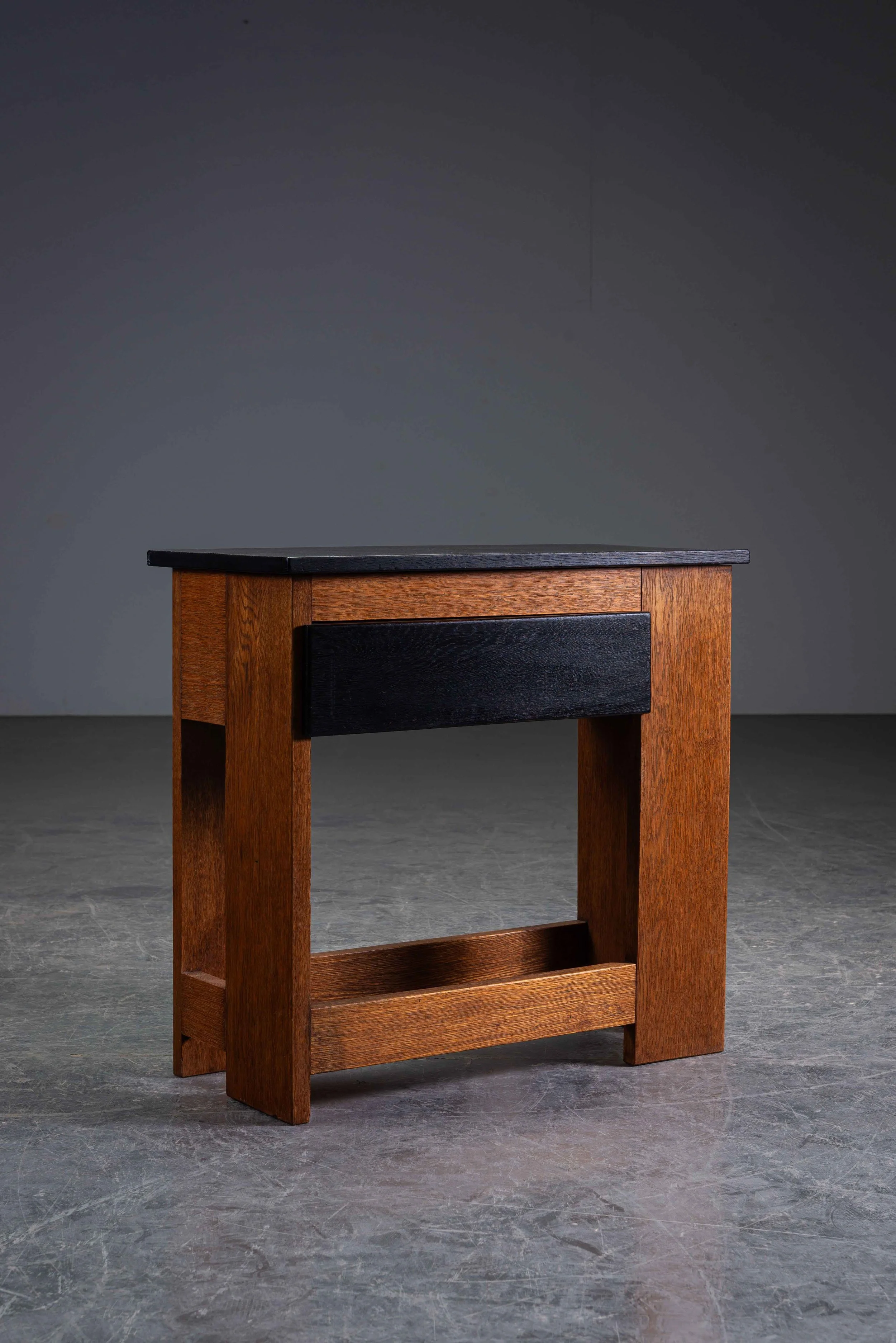 TA-3072025232027-1920s-Haagse-School-Side-Table-by-Cor-Alons_03.jpg