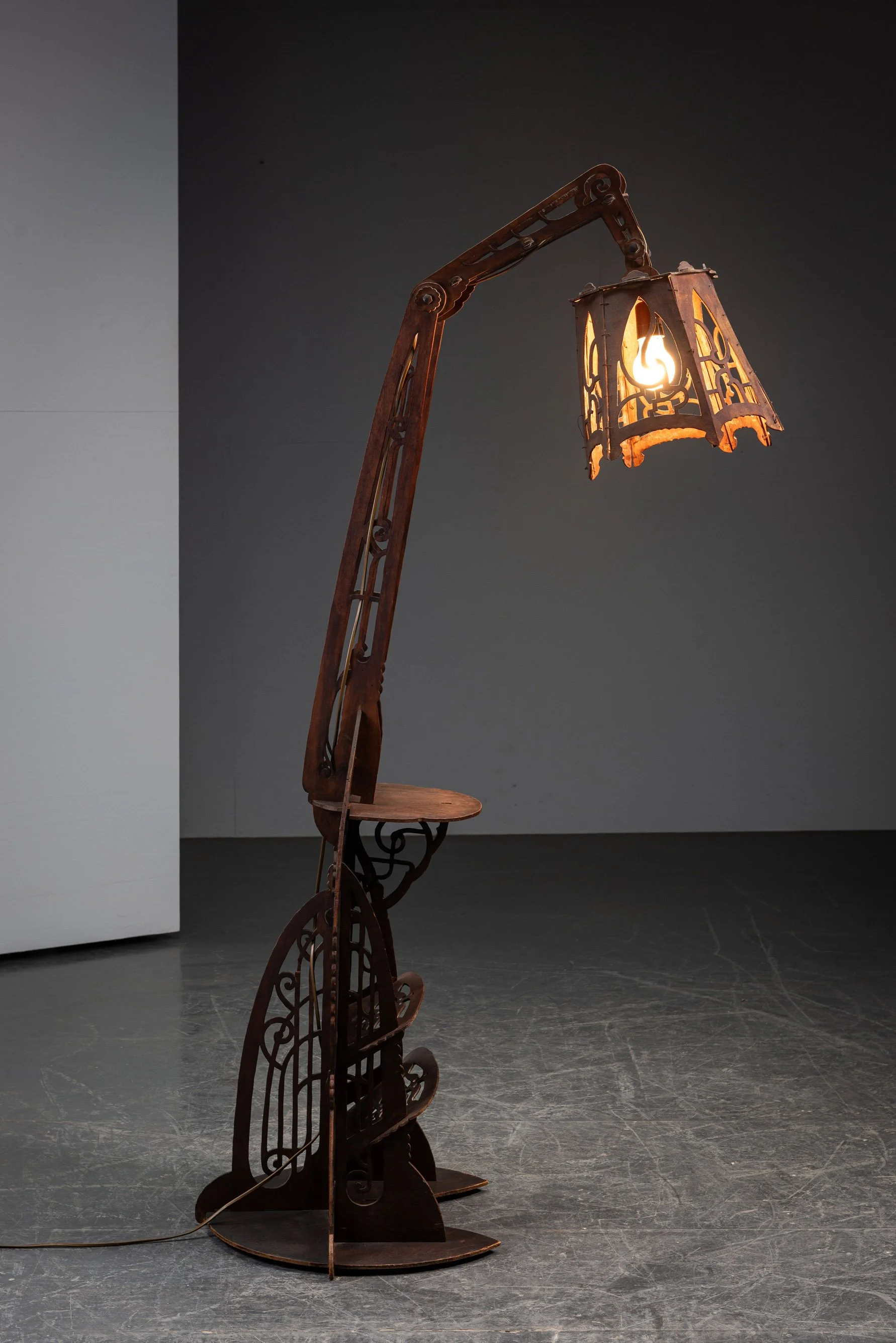 LI-2972025200721-1920s-%22Naive%22-Amsterdam-School-Standing-Lamp_05.jpg