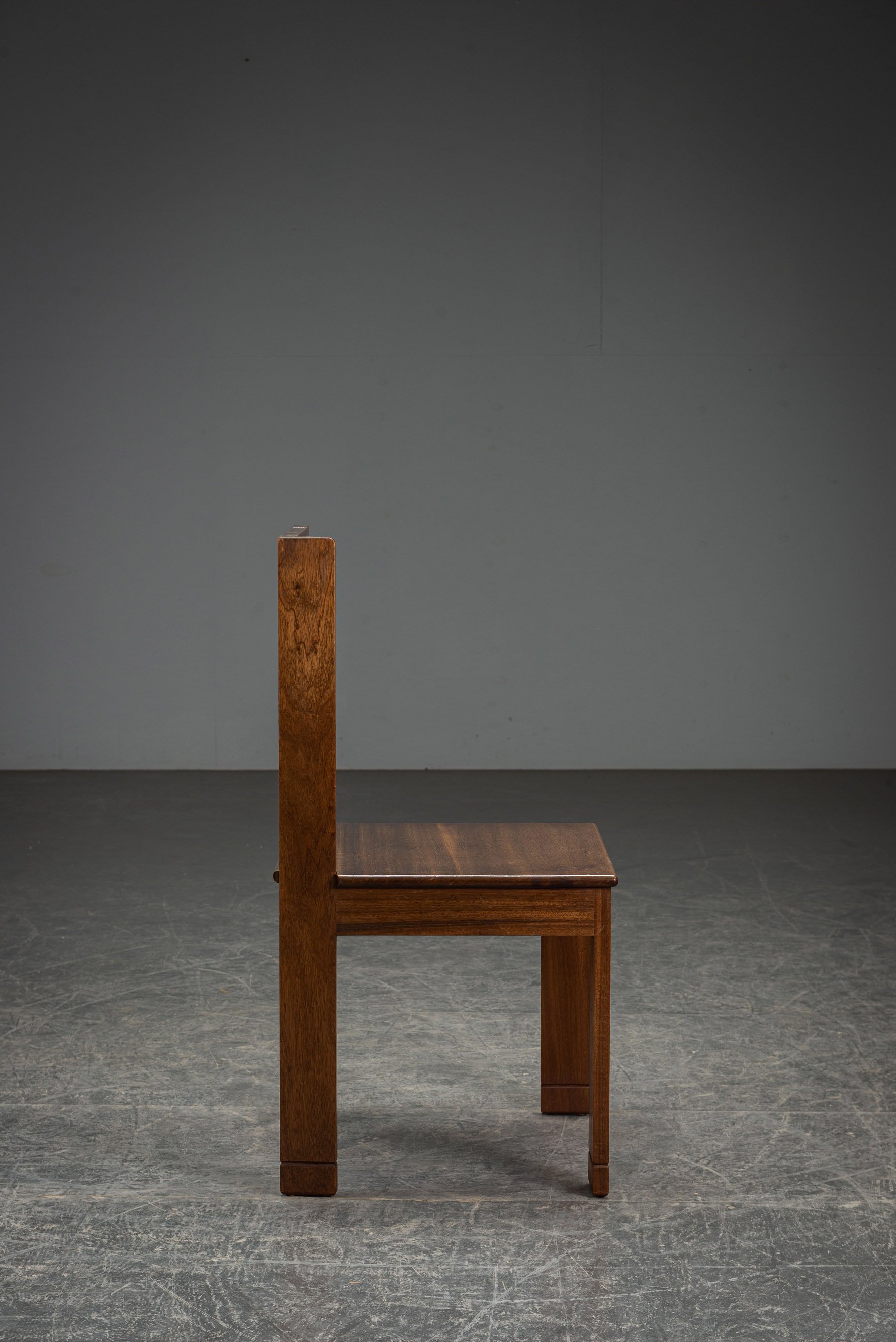SE-2712026123208-L.O.V.-Constructivist-Accent-Chair_09.jpg