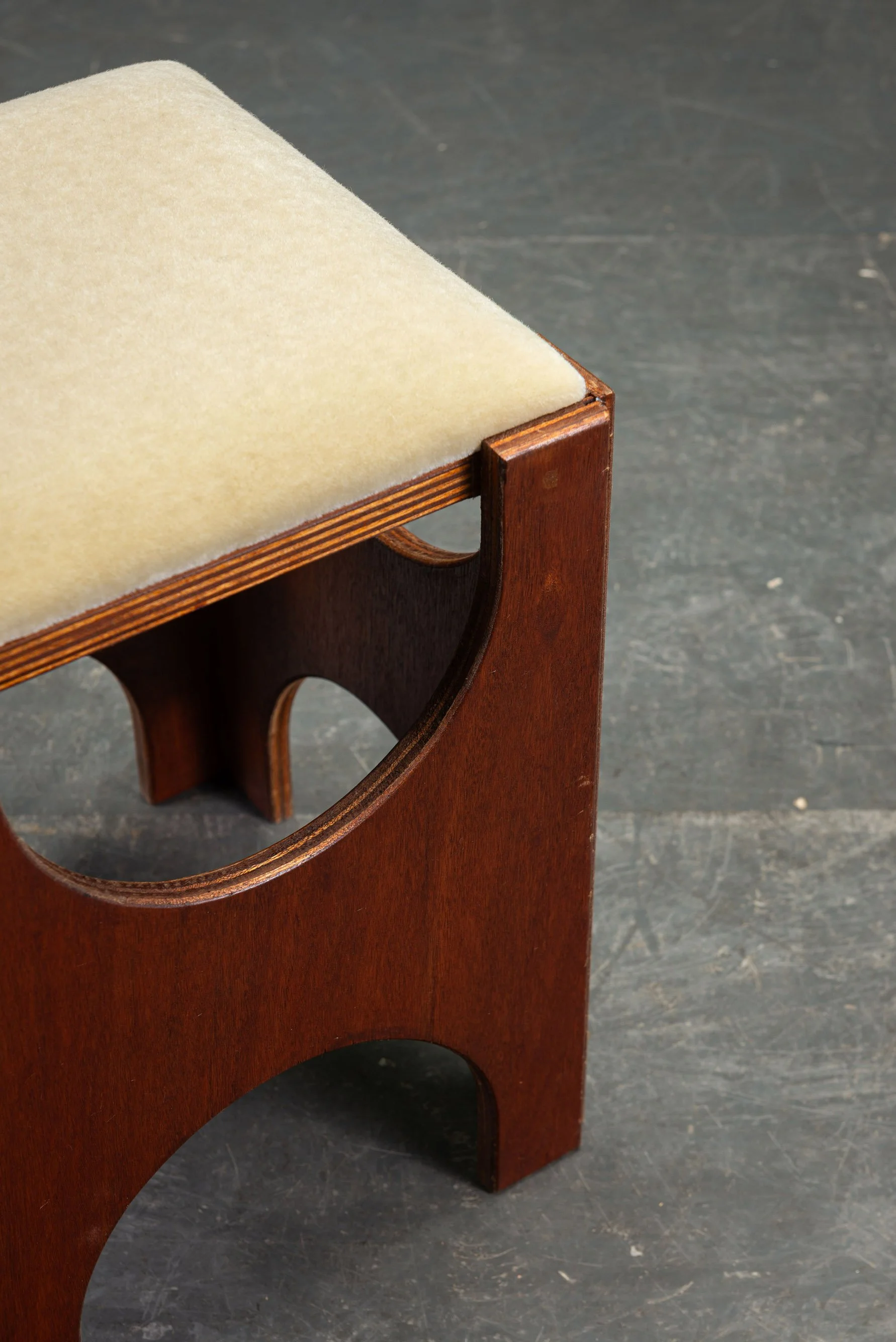 SE-280225152735+SE-280225152737-Modernist-Stools-by-Architect-Charles-Vandenhove_03.jpg