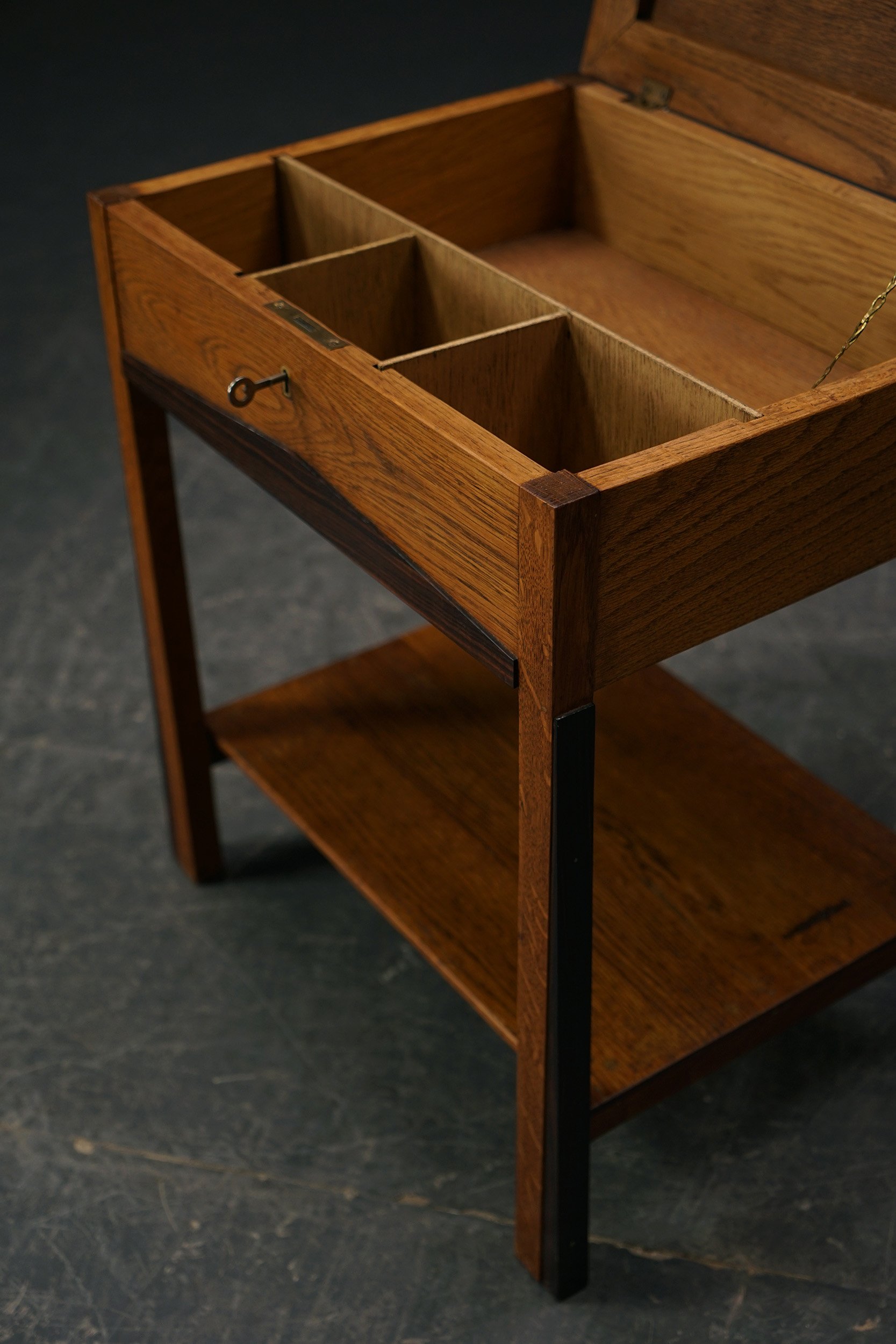 TA-1862025193113-1930s-Amsterdamse-School-Side-Table_11.jpg