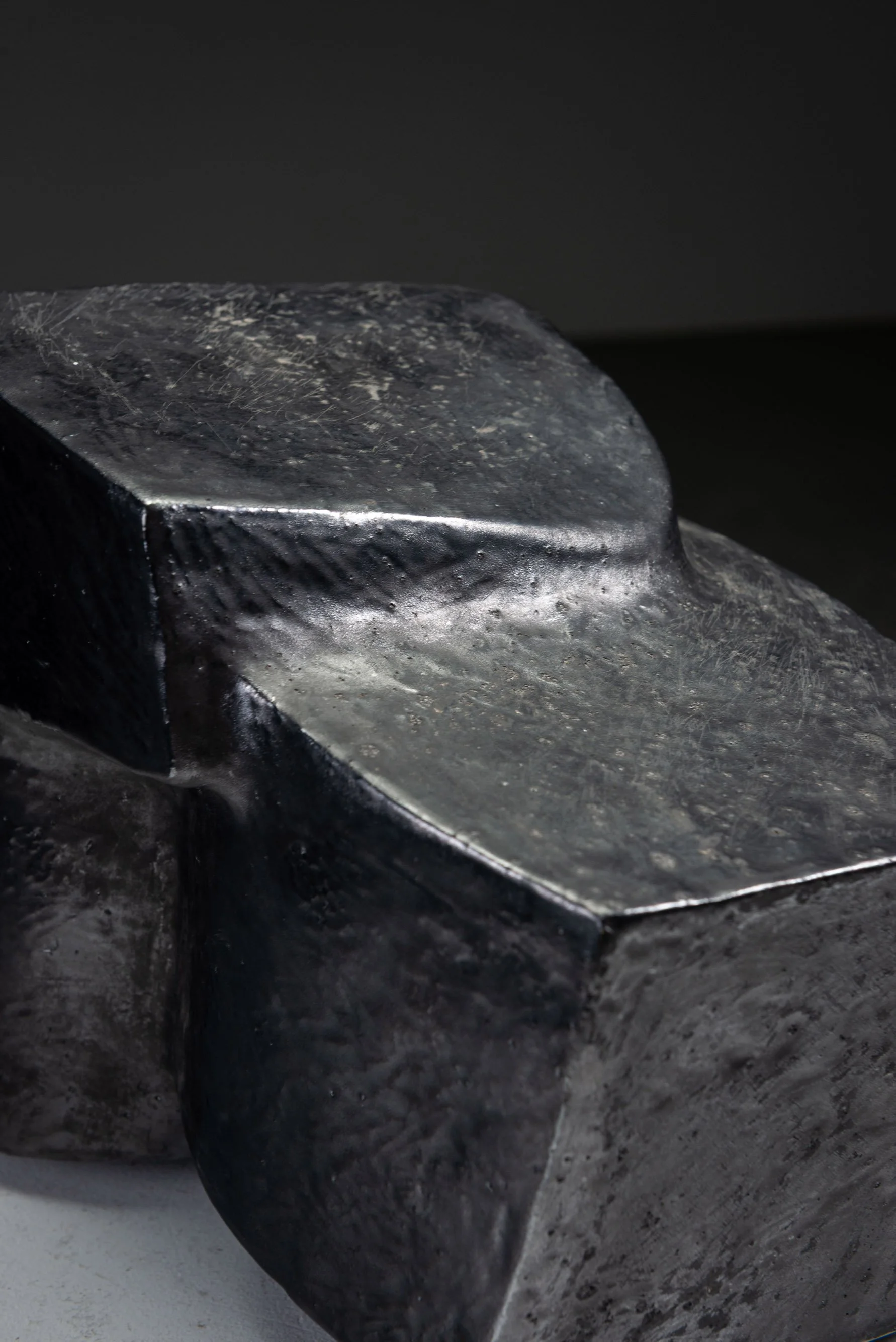 AR-31122025134741-Abstract-Sculpture-by-Cor-Dam-#42_02.jpg