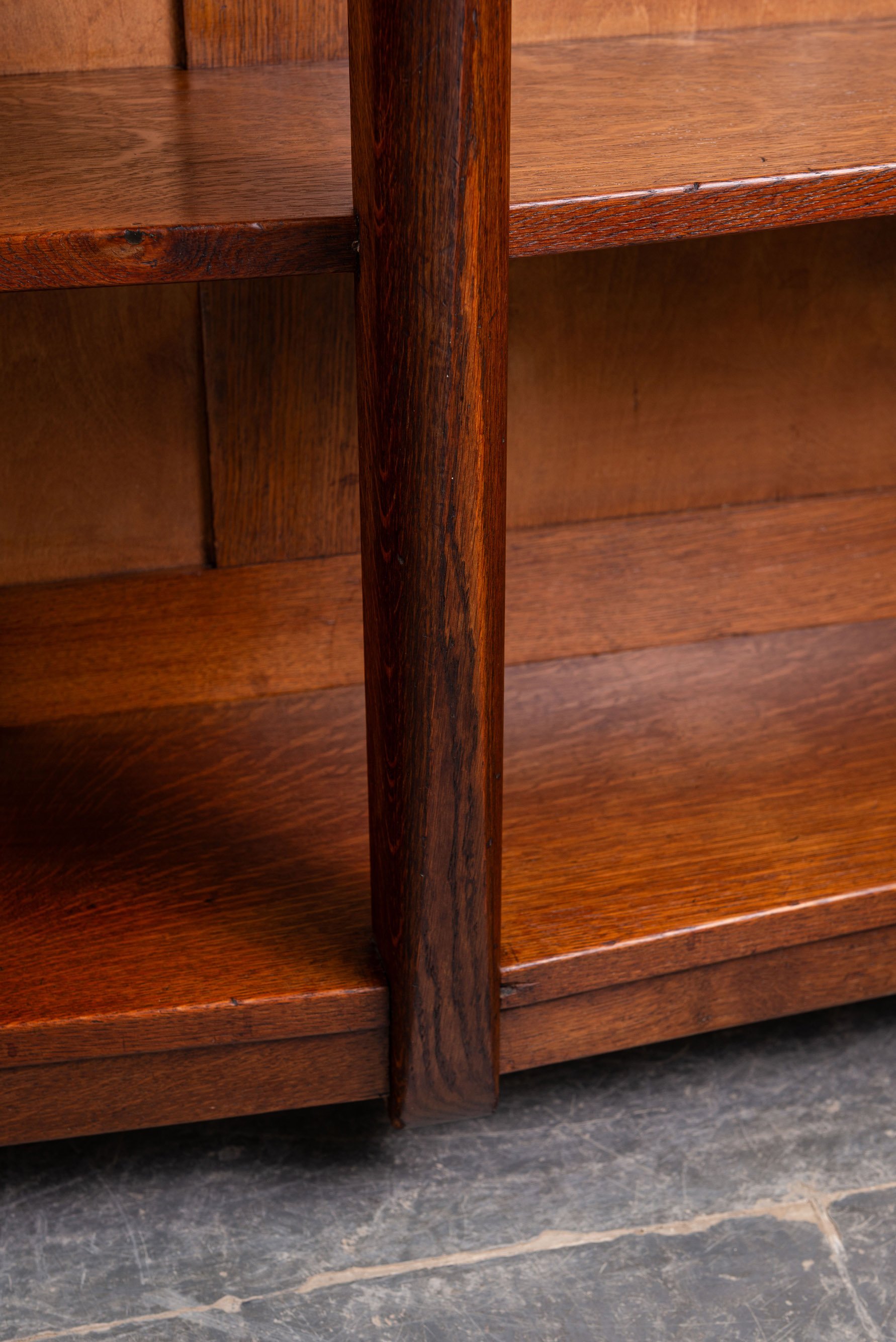 ST-1862026130518-1920s-Amsterdamse-School-Shelving_07.jpg