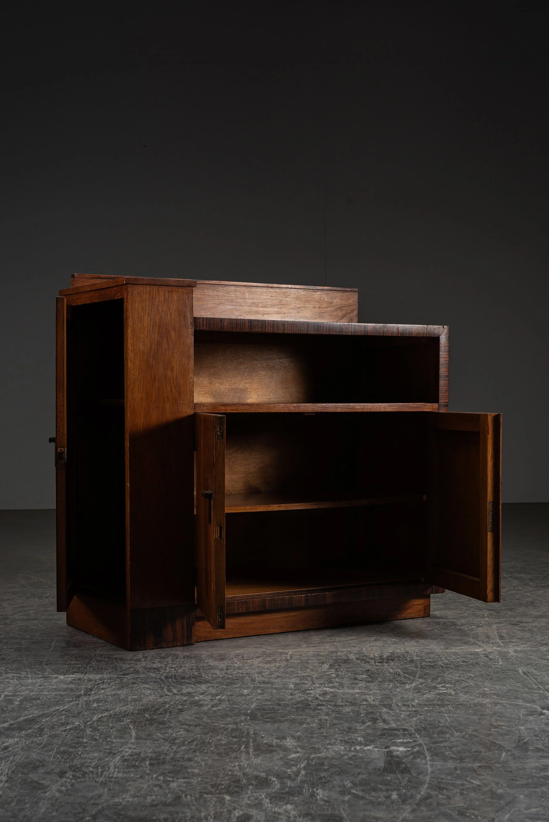 ST-2852024214351-1920s-Haagse-School-Cabinet_04.jpg