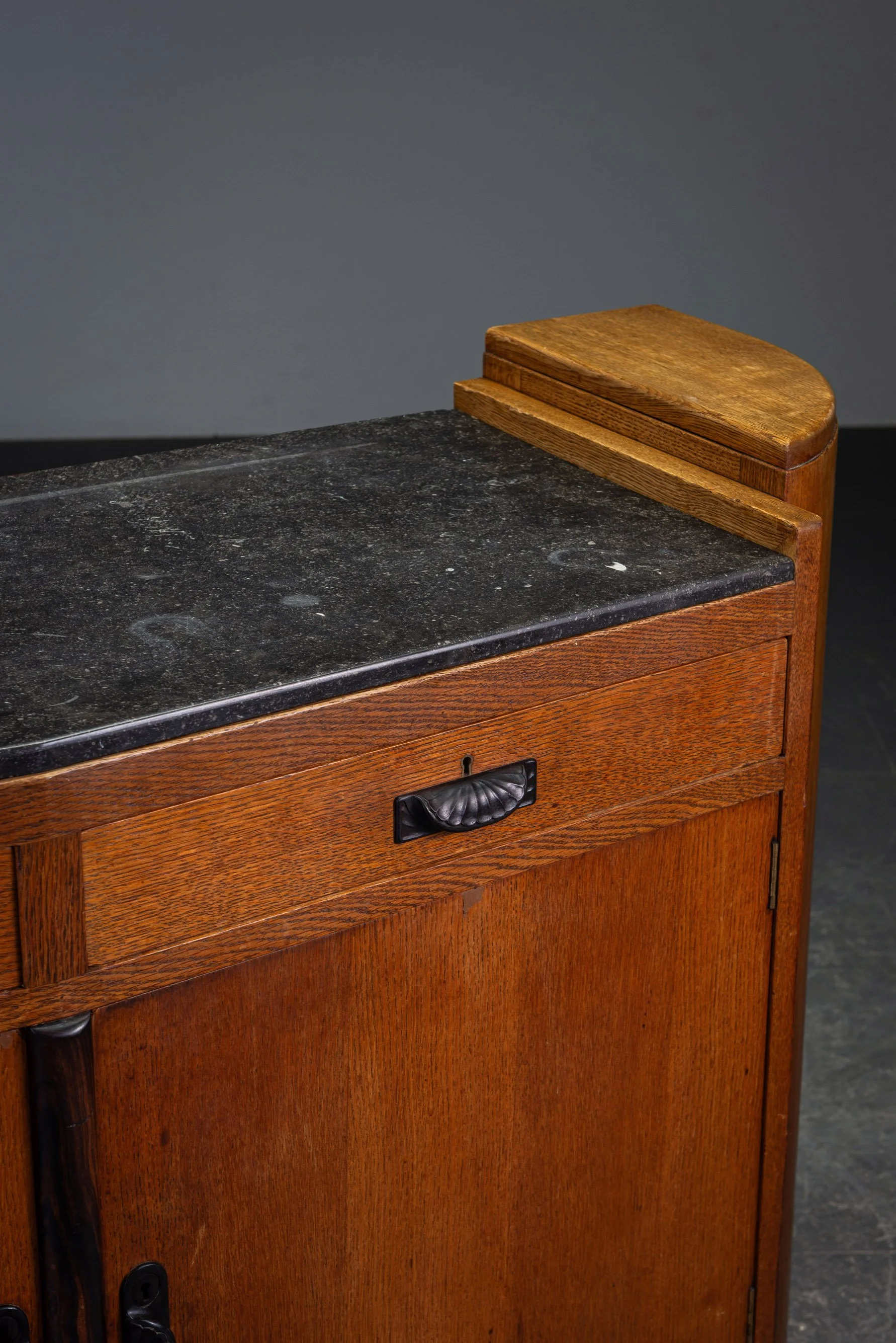 ST-1862026130400-1930s-Amsterdamse-School-Sideboard_05.jpg