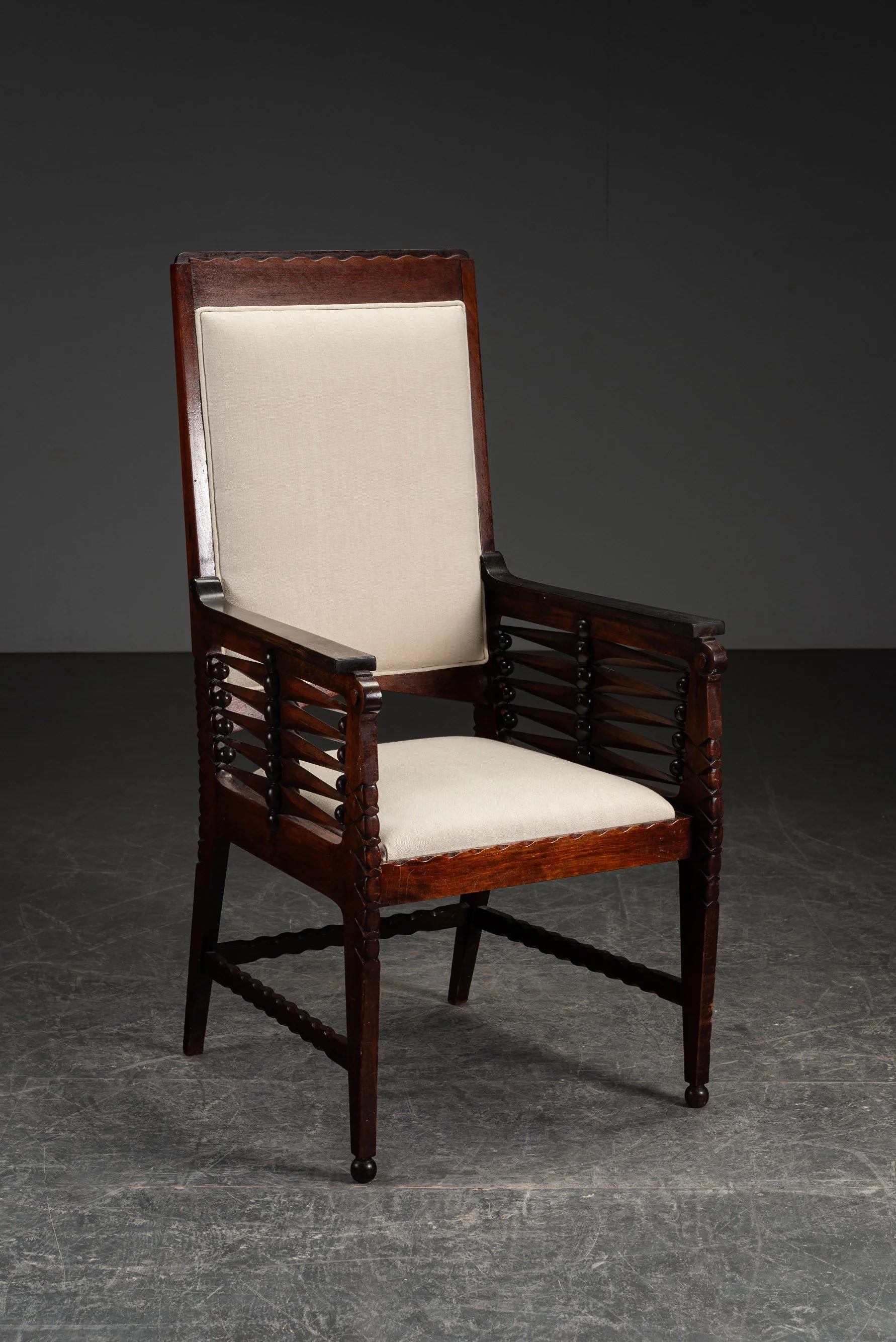SE-3112025192944-1920s-Amsterdamse-School-Desk-Chair_02.jpg