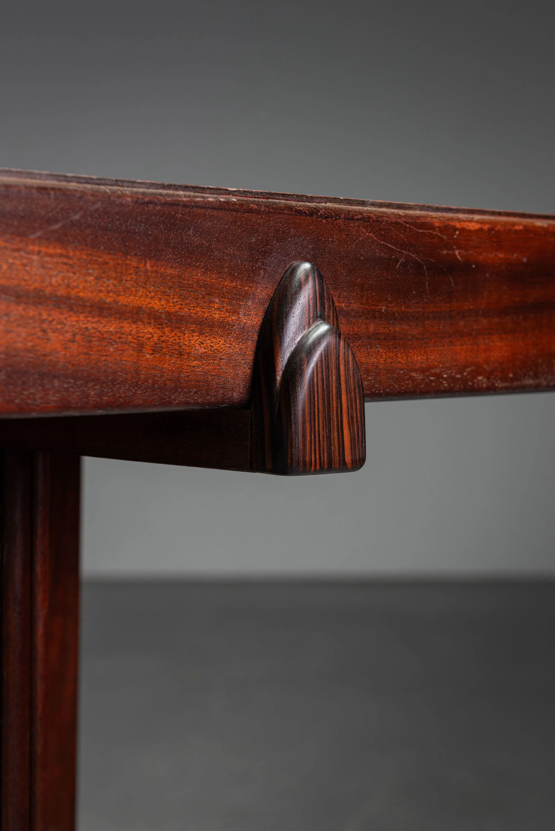 TA-3112025164959-1920s-Amsterdamse-School-Side-Table_04.jpg