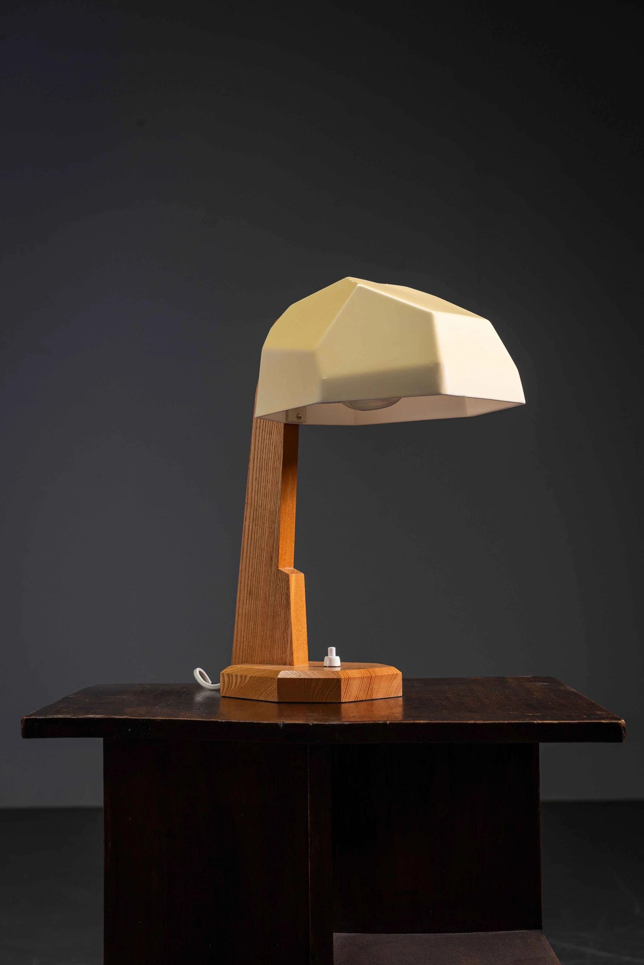 LI-2972025171328-1970s-Dornach-Anthroposophical-Table-Lamp_01.jpg