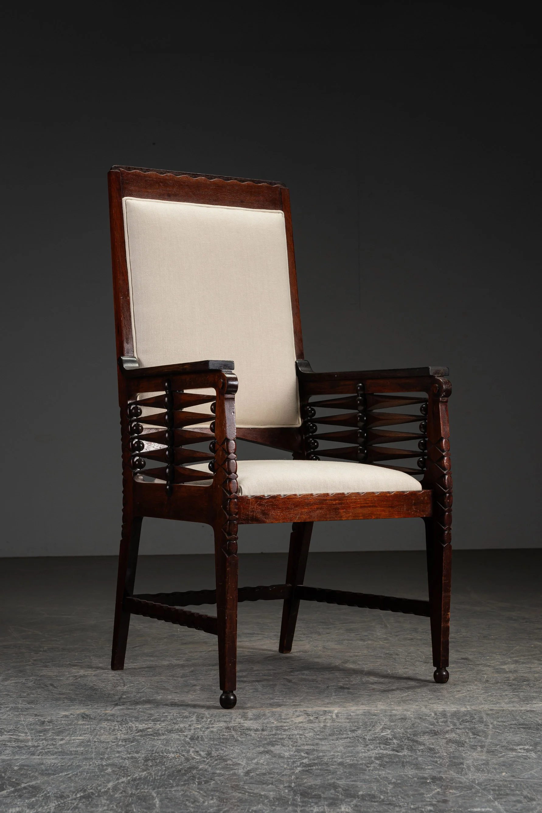 SE-3112025192944-1920s-Amsterdamse-School-Desk-Chair_01.jpg