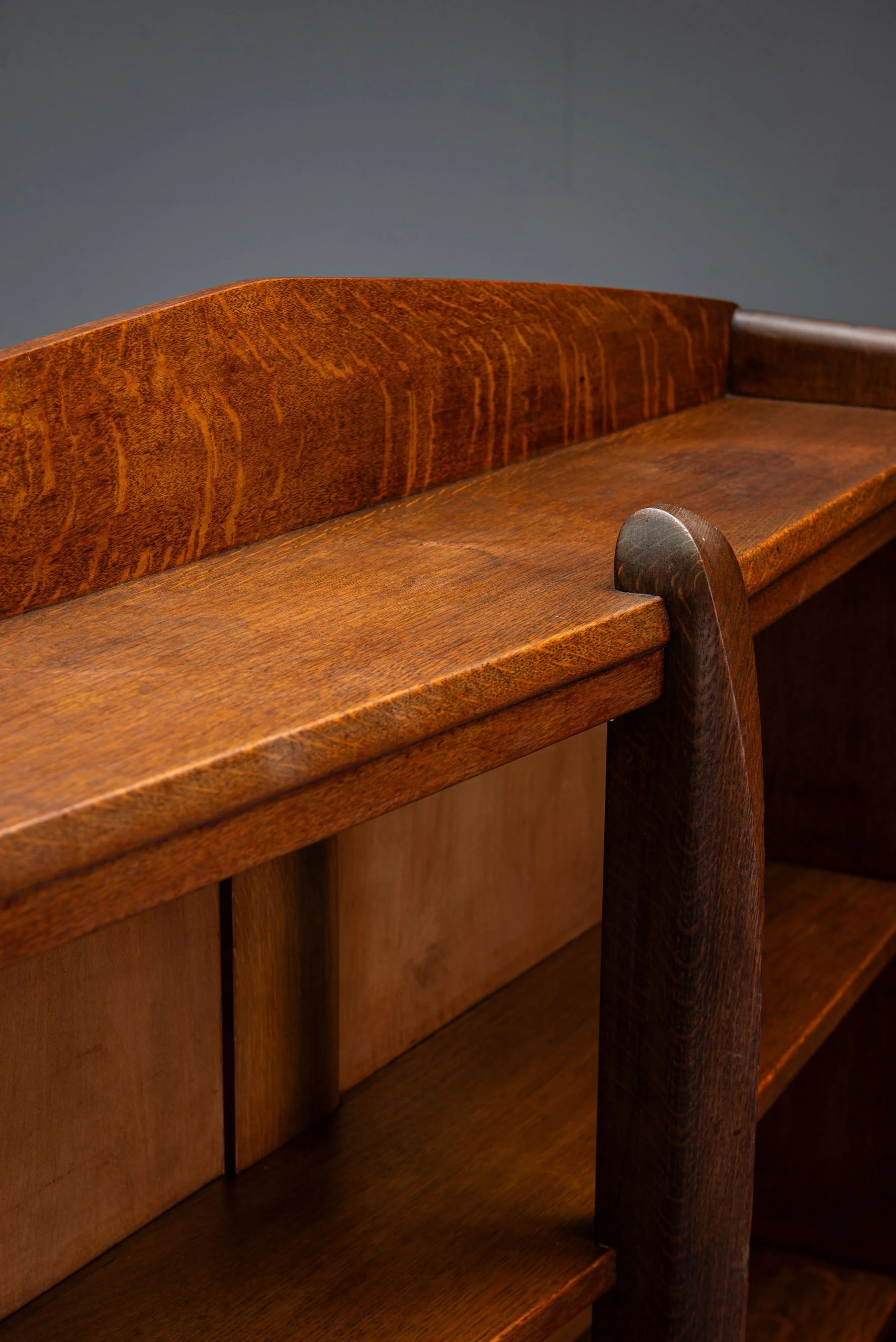 ST-1862026130518-1920s-Amsterdamse-School-Shelving_05.jpg