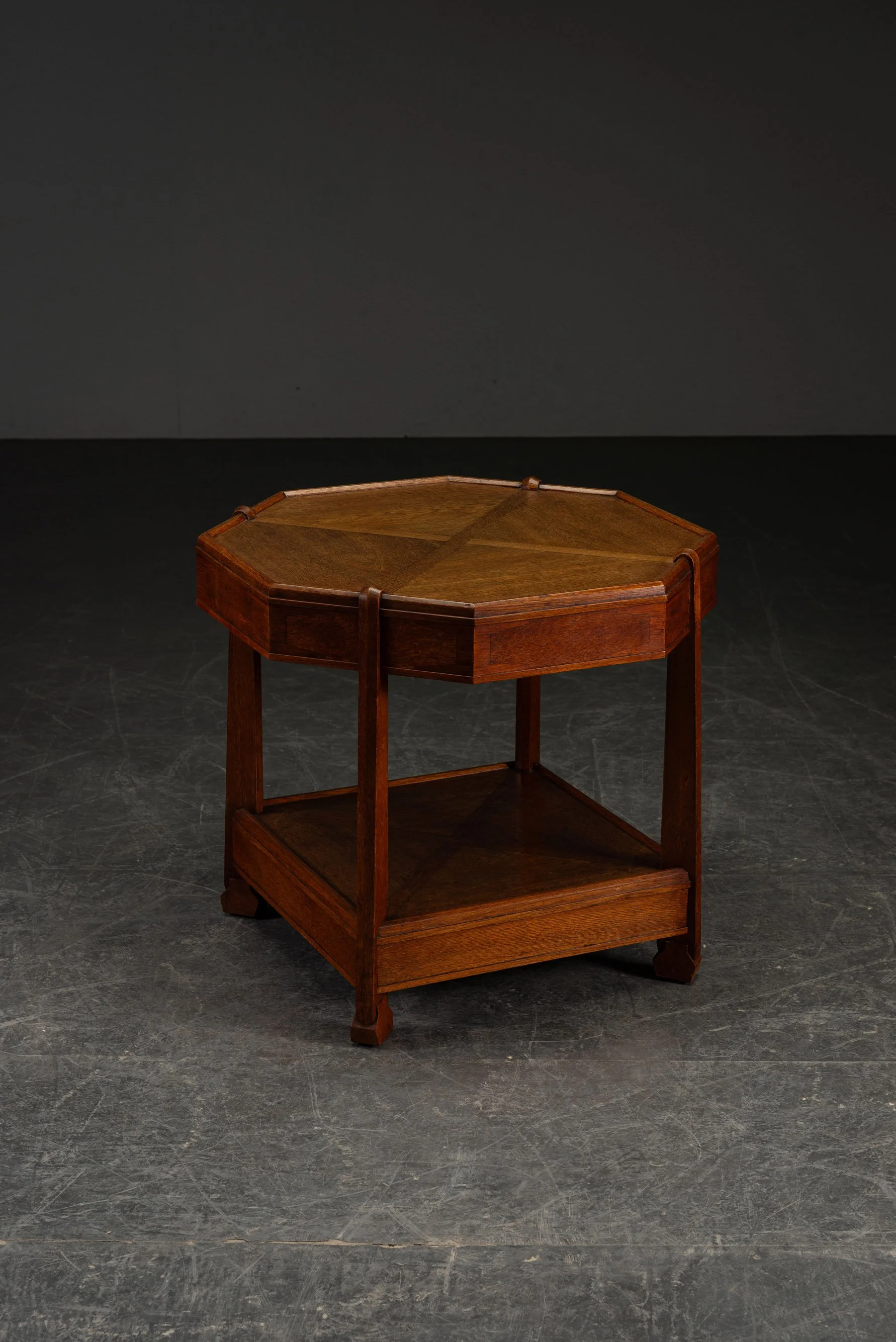 TA-492025113312-1910s-Amsterdamse-School-Side-Table_01.jpg