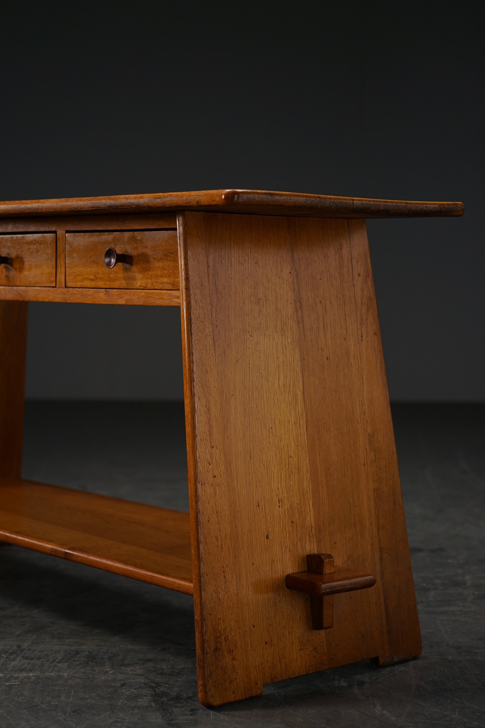 TA-27112024213711-1940s-Reconstruction-Console-Table_05.jpg