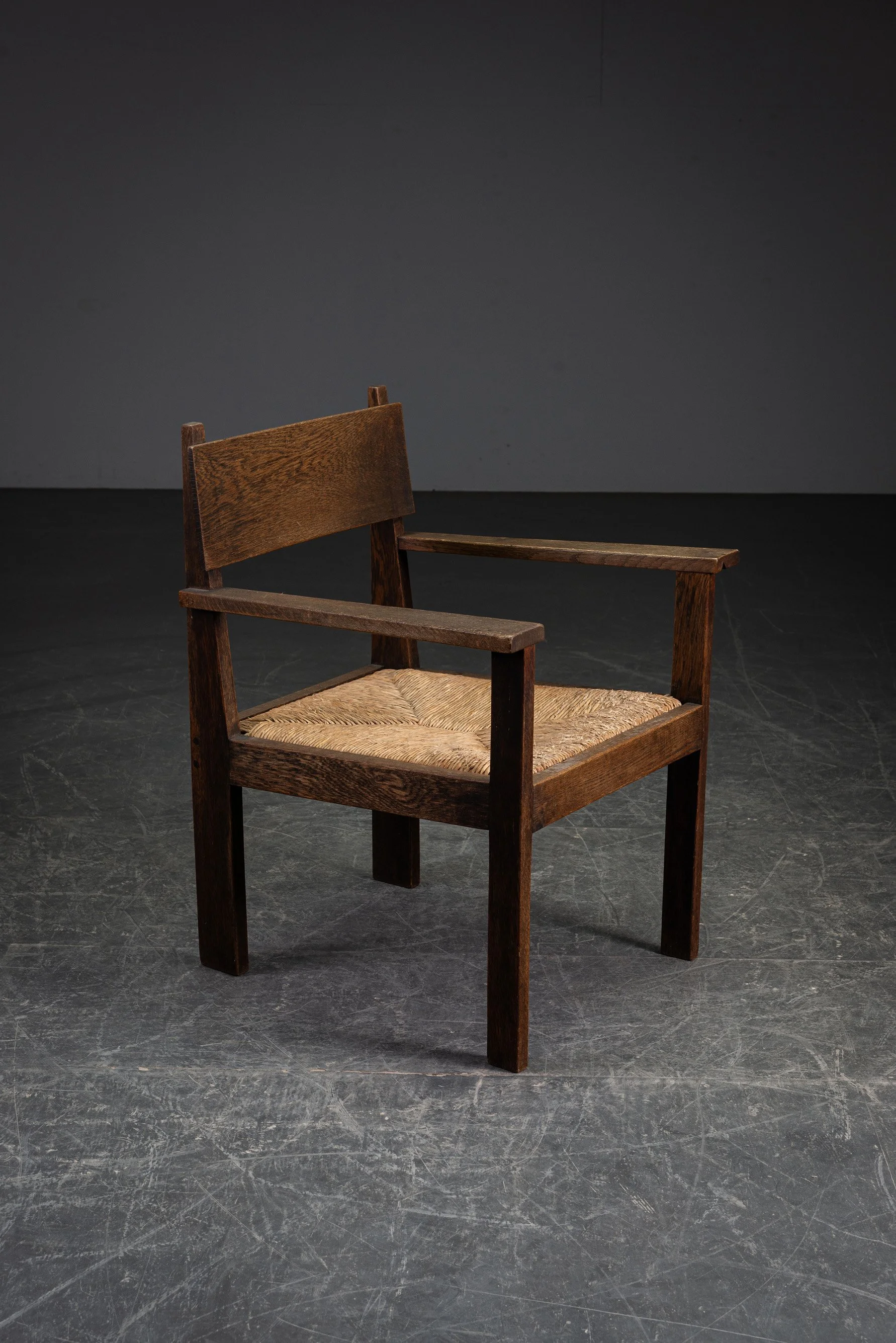 SE-2972025165957-1920s-Modernist-Armchair_01.jpg