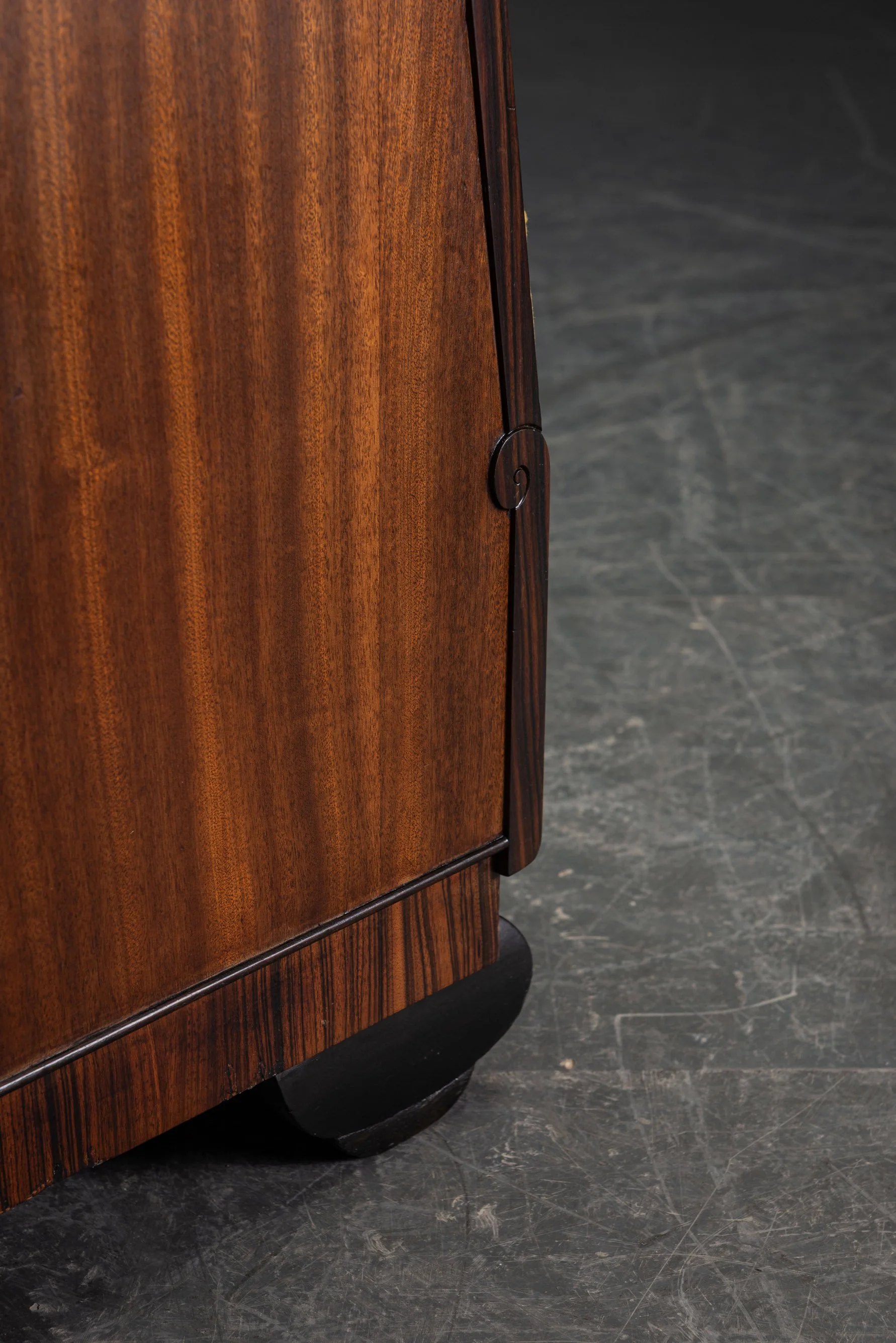 SE-852024131743+SE-1862024175941-1920s-Amsterdamse-School-Armchairs_13.jpg