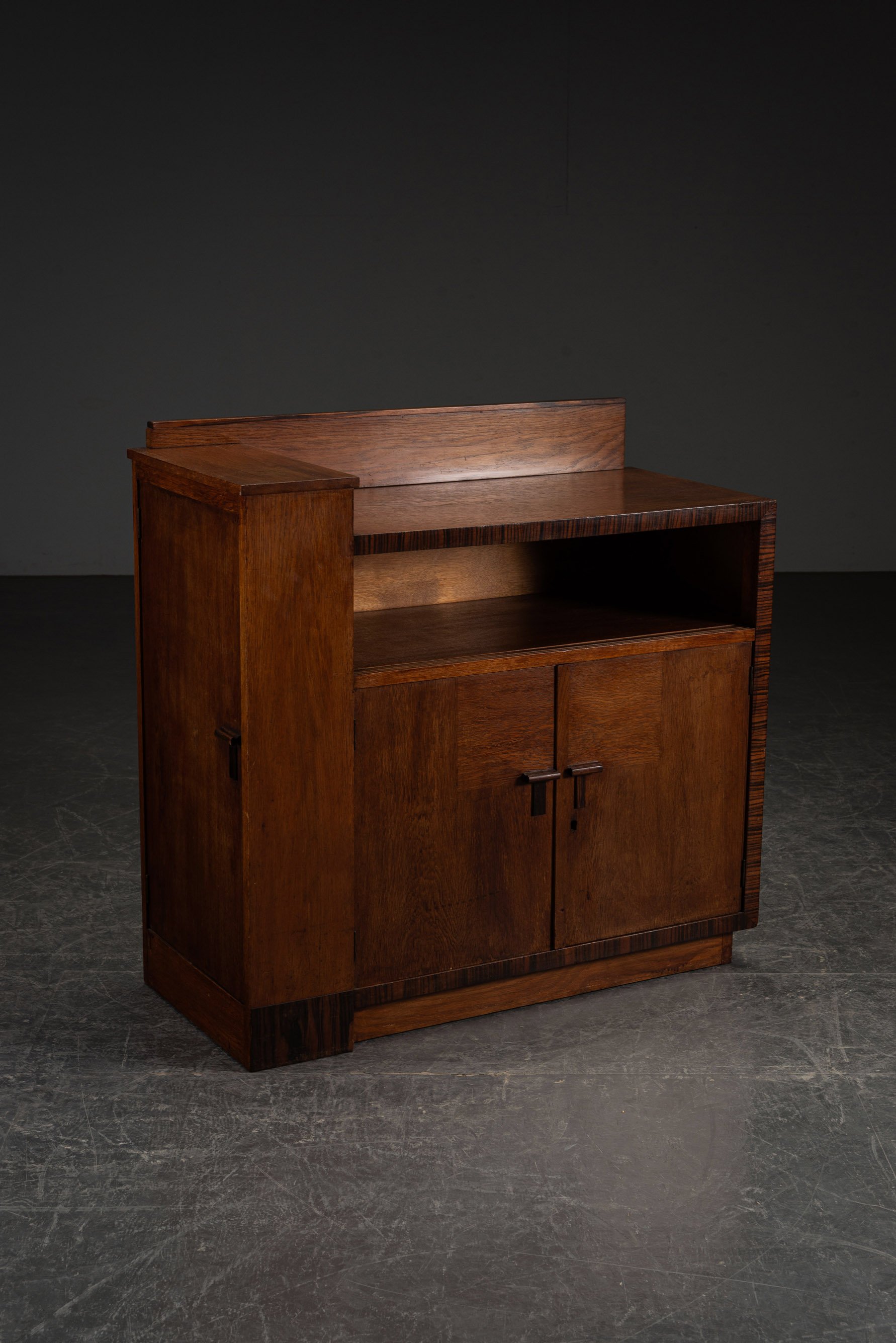 ST-2852024214351-1920s-Haagse-School-Cabinet_01.jpg