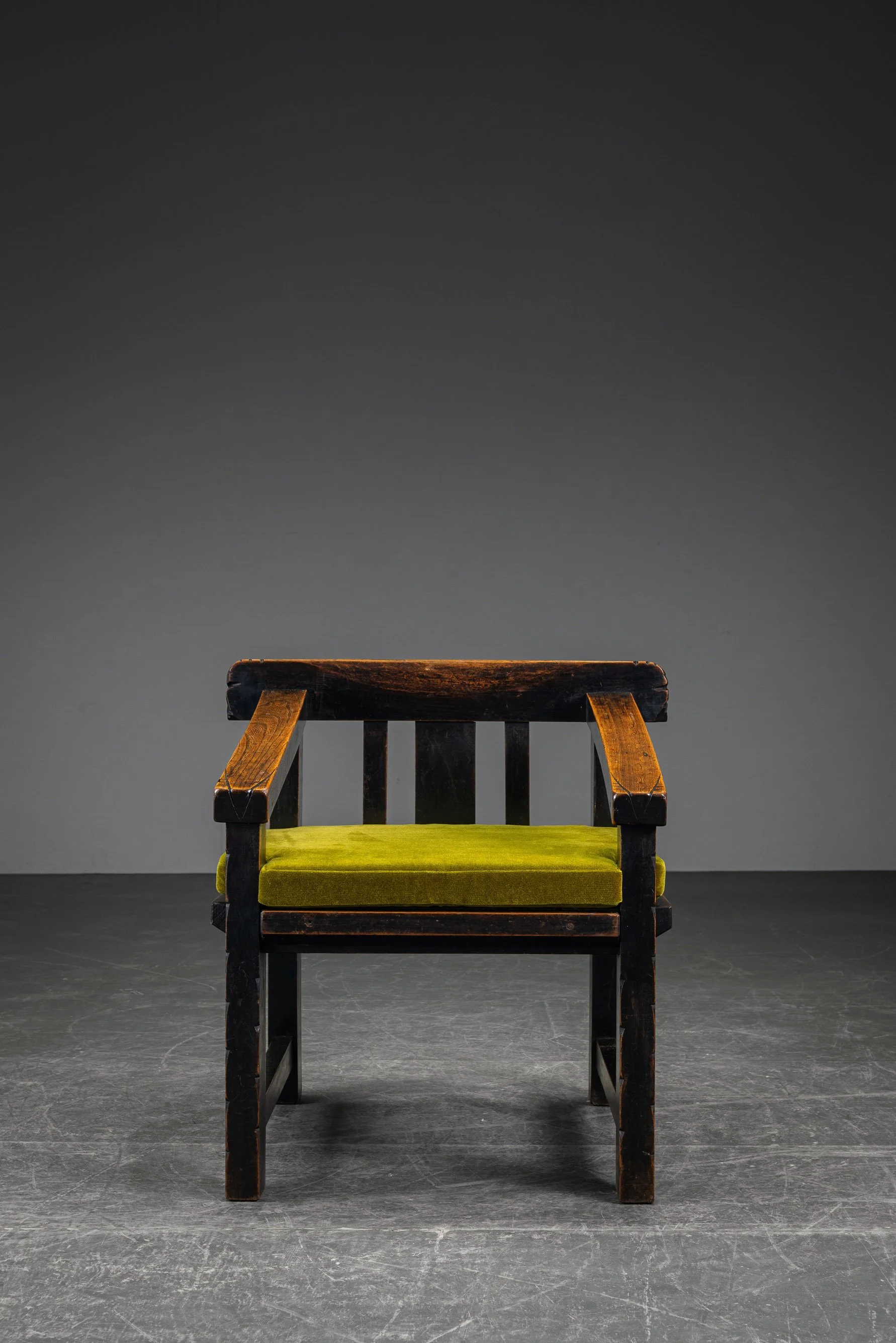 SE-6102026132624-circa-1915-Amsterdamse-School-Armchair_14.jpg