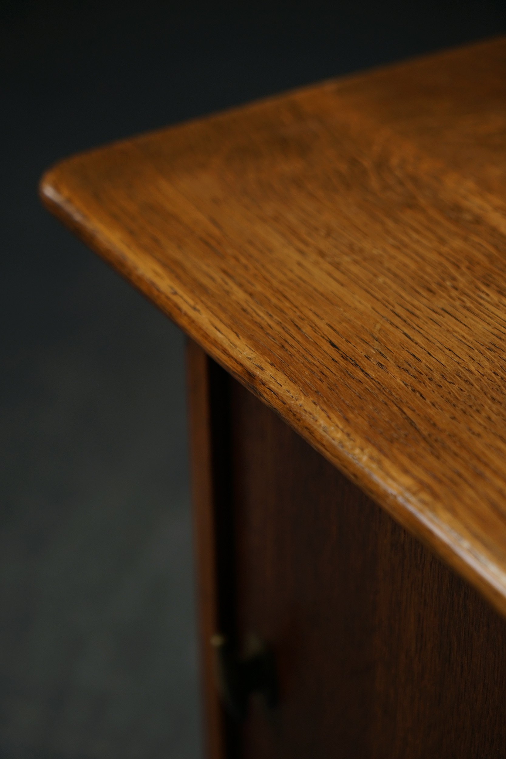 TA-1862025190425-Amsterdamse-School-Nightstands-by-Willem-Penaat_12.jpg