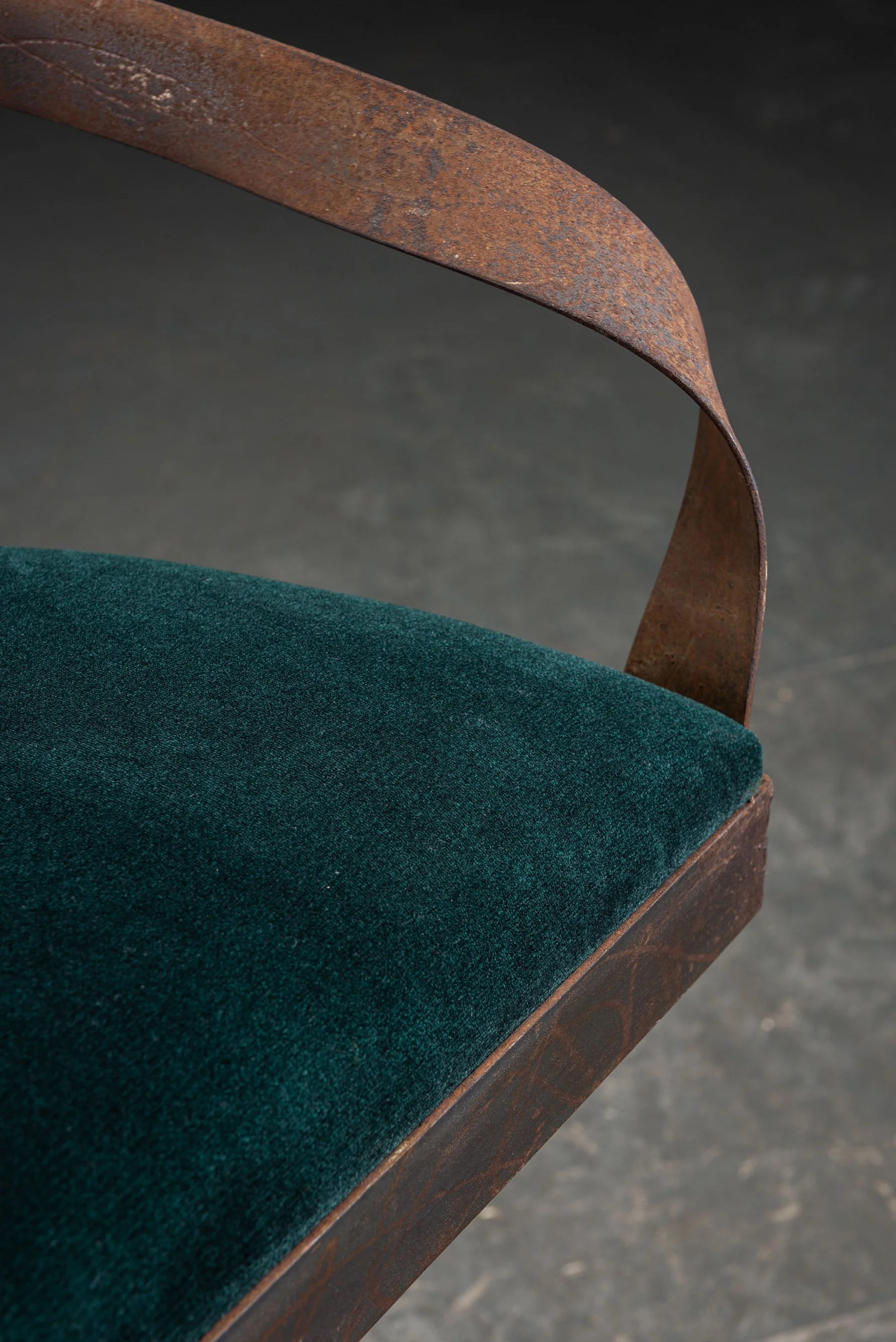 SE-432026195105-1980s-Sculptural-Accent-Chair_02.jpg