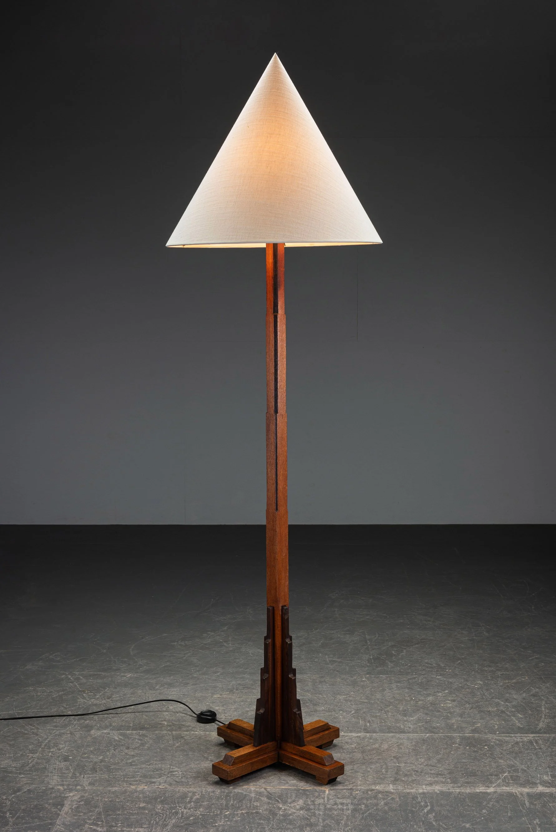 LI-2422026154224-1930s-Amsterdamse-School-Standing-Lamp_06.jpg