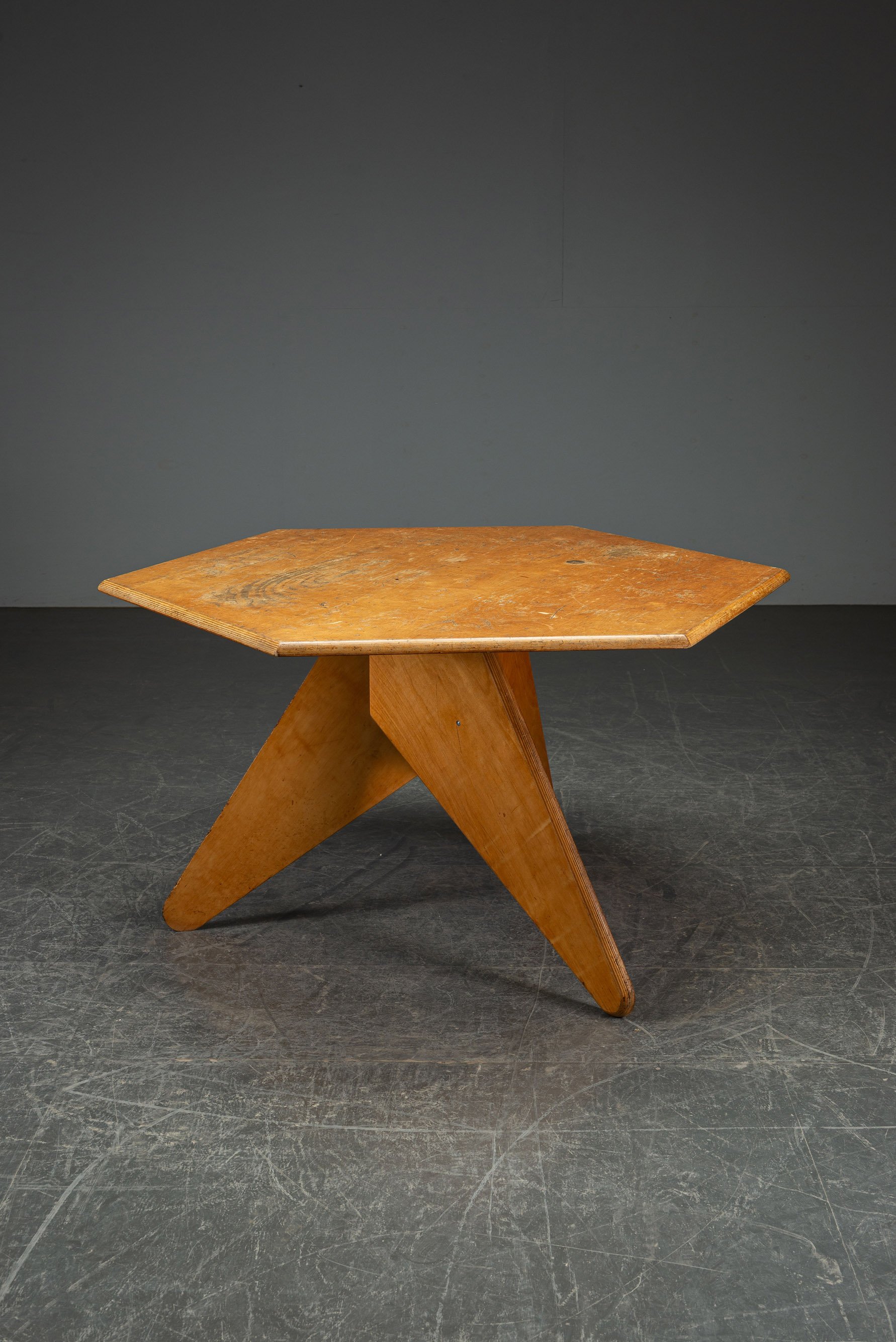 TA-2182024205713-Architectural-Dining-Table-by-Sjoerd-Soeters_06.jpg