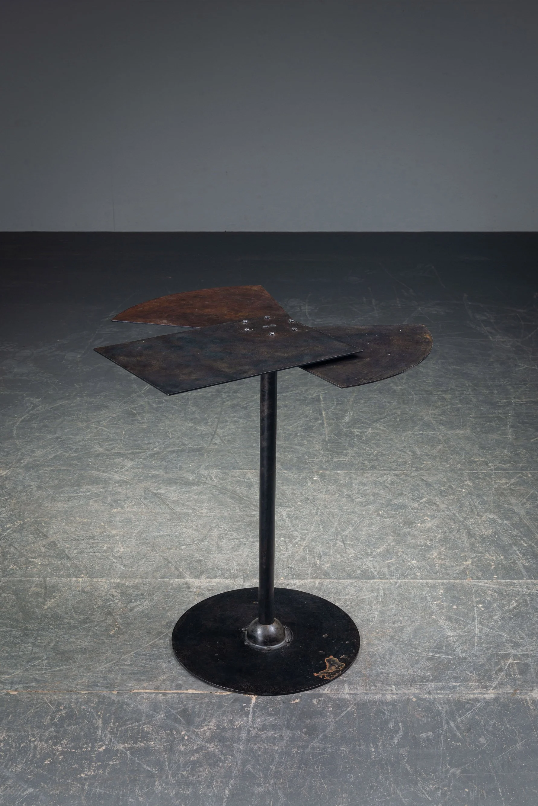 TA-1862026193111-1980s-Art-Deco-Side-Table_04.jpg