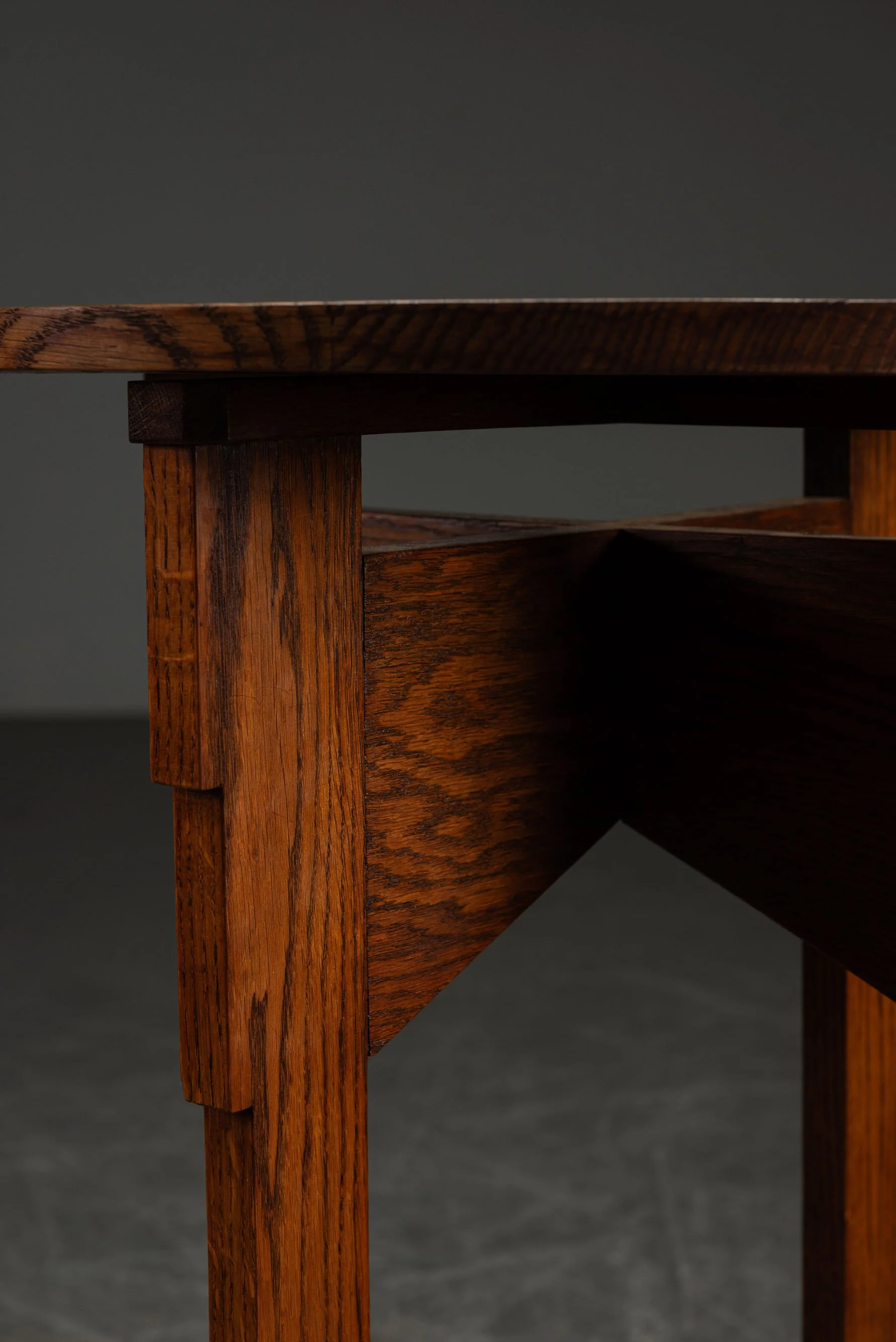 TA-2972025184806-1920s-Amsterdamse-School-Side-Table_02.jpg