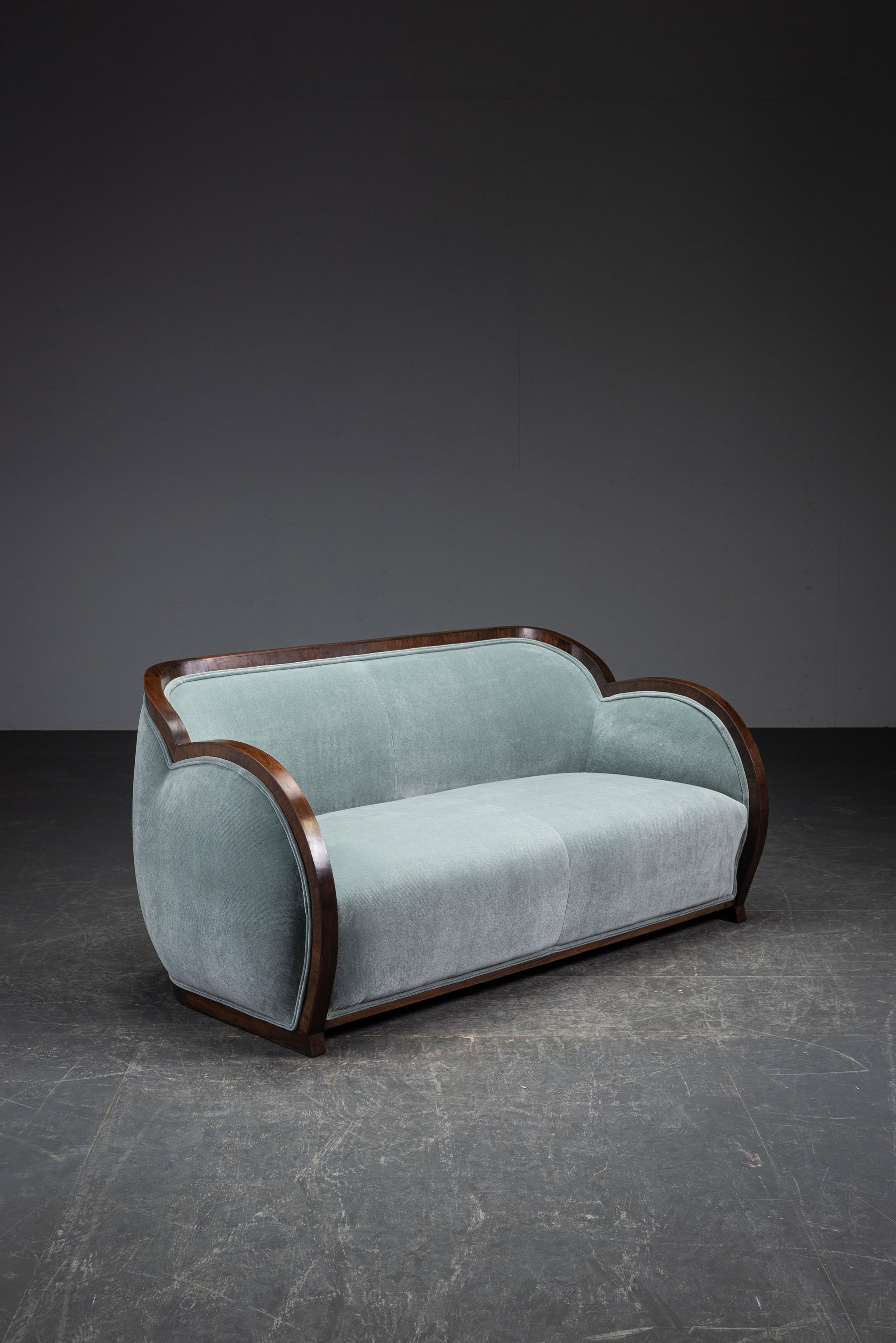 SE-26112025121659-1940s-Art-Deco-Sofa_01.jpg