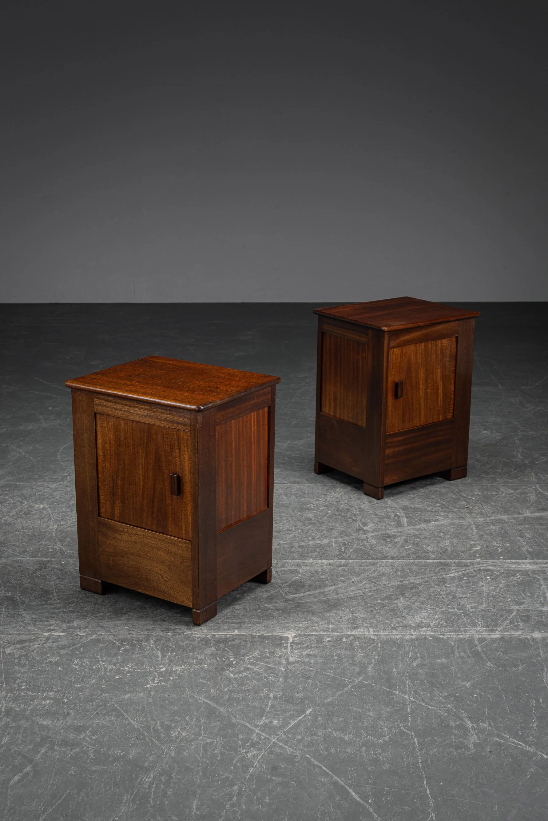 TA-2992026181832-1920s-Modernist-Nightstands_05.jpg