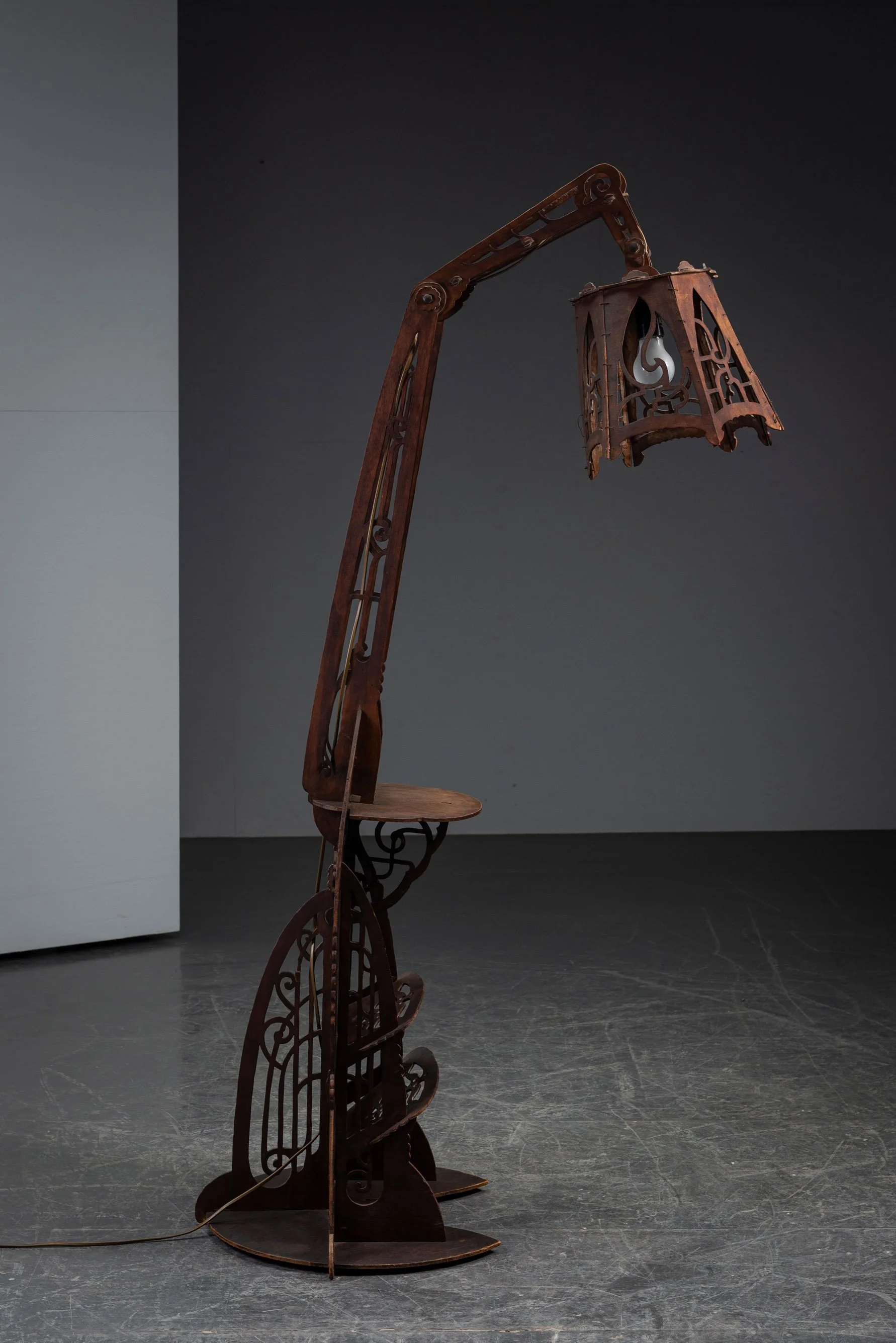 LI-2972025200721-1920s-%22Naive%22-Amsterdam-School-Standing-Lamp_06.jpg