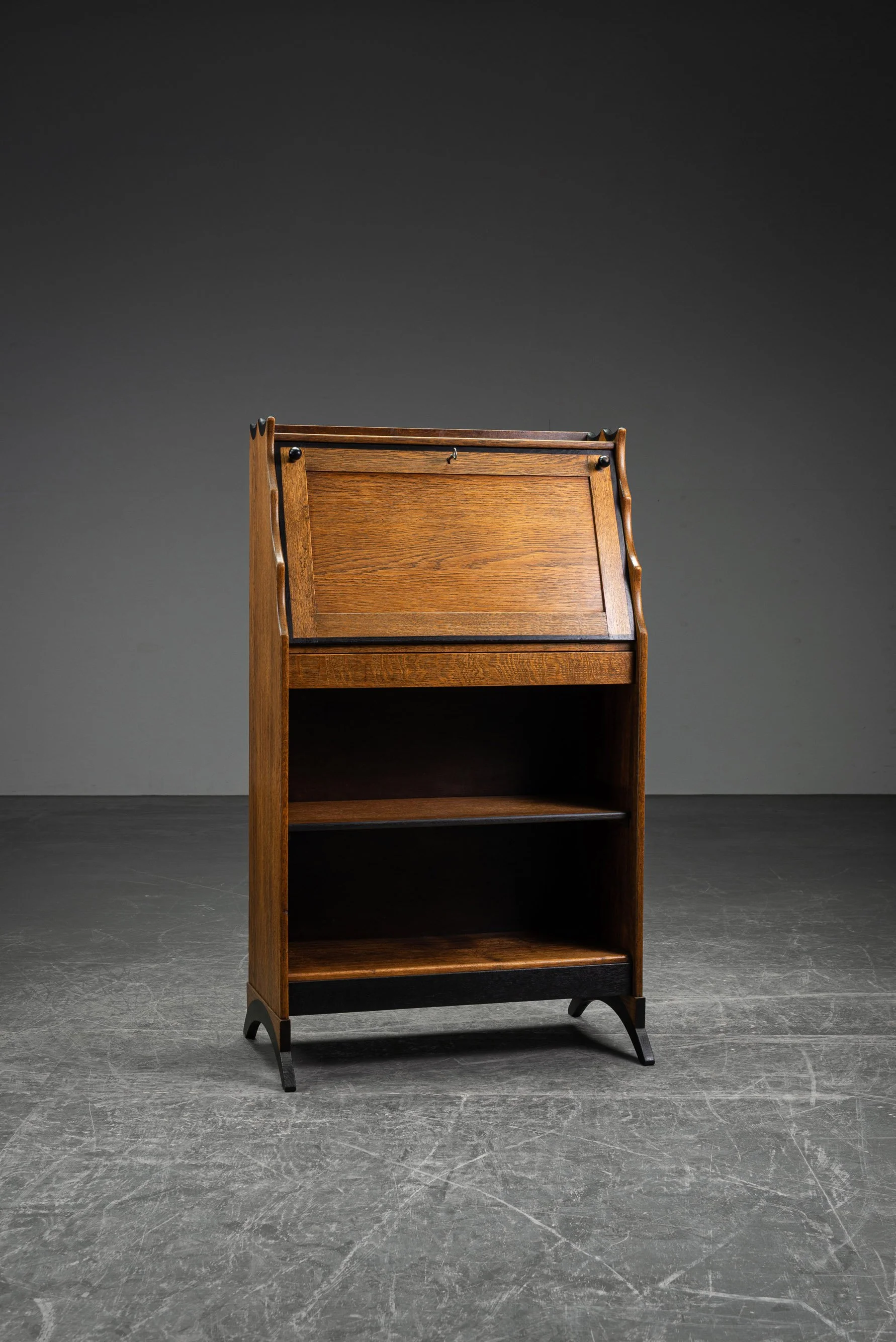 ST-2992026182142-1920s-Amsterdamse-School-Desk_16.jpg