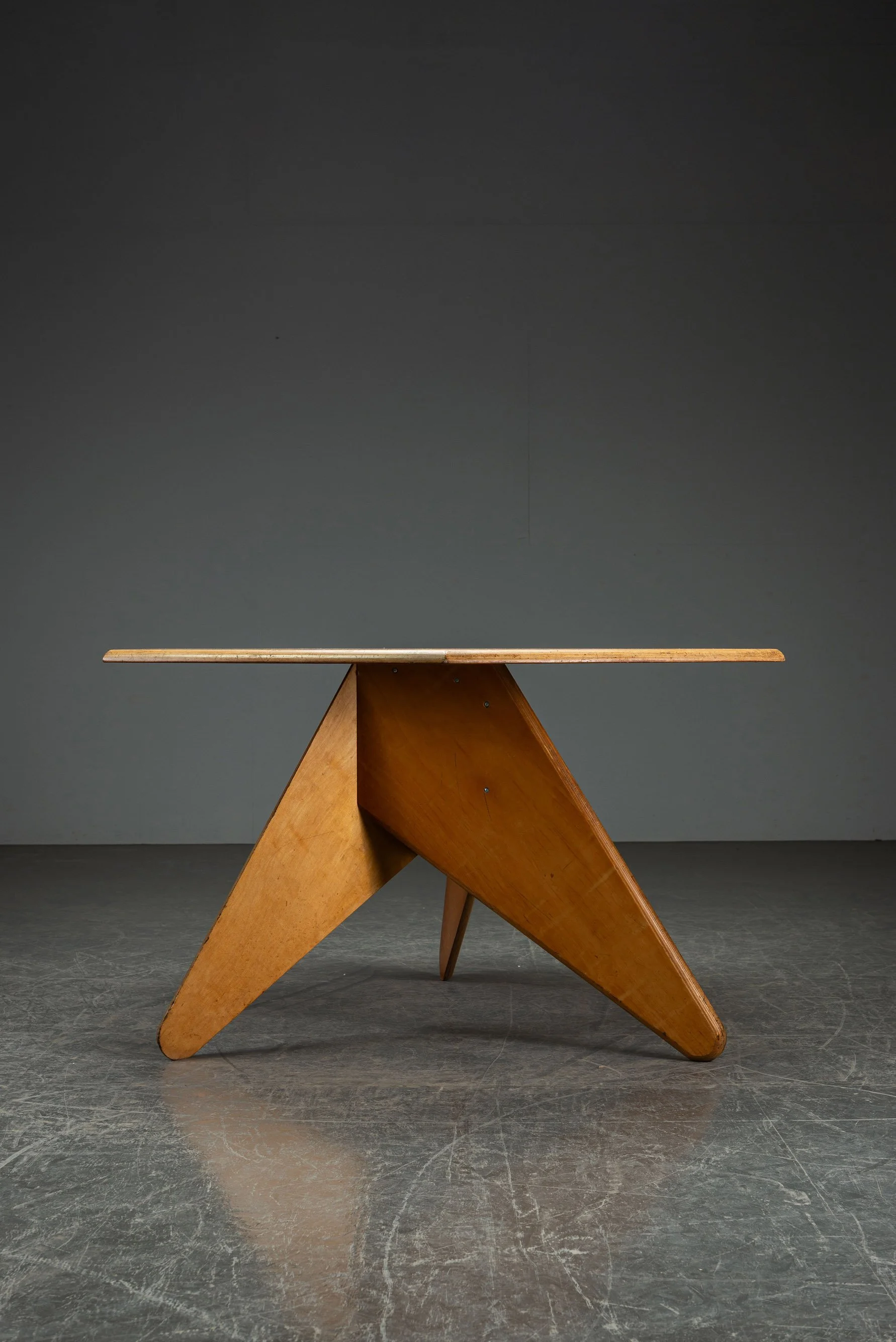 TA-2182024205713-Architectural-Dining-Table-by-Sjoerd-Soeters_03.jpg